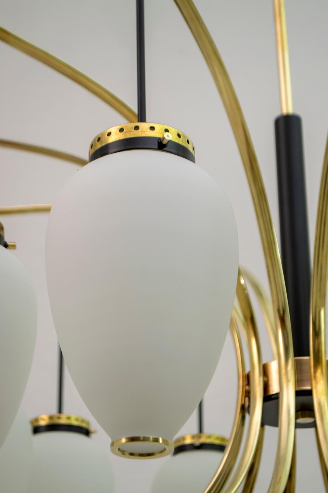 Stilnovo Mid-Century Modern Italian Brass Opaline Glass 12-Light Chandelier, 50s 4
