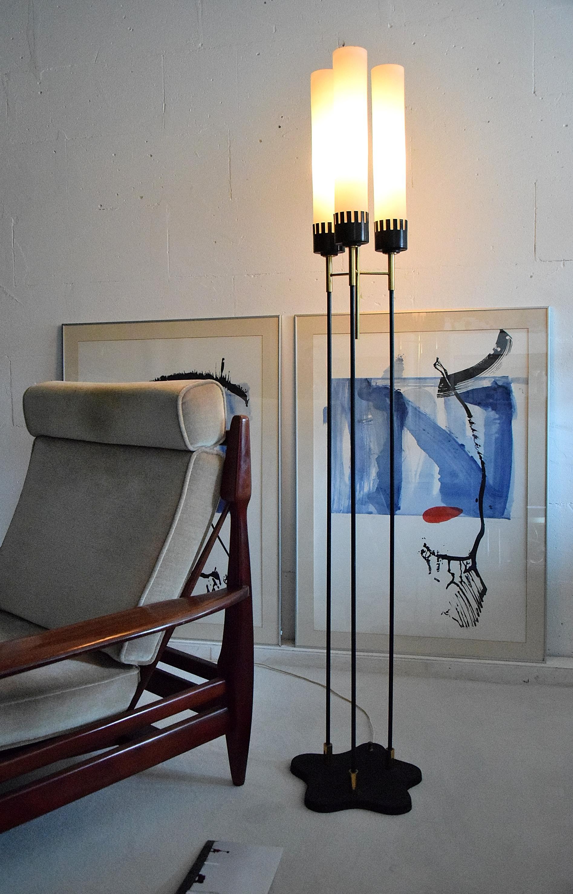 Stilnovo Mid-Century Modern Italian Floor Lamp In Good Condition For Sale In Weesp, NL