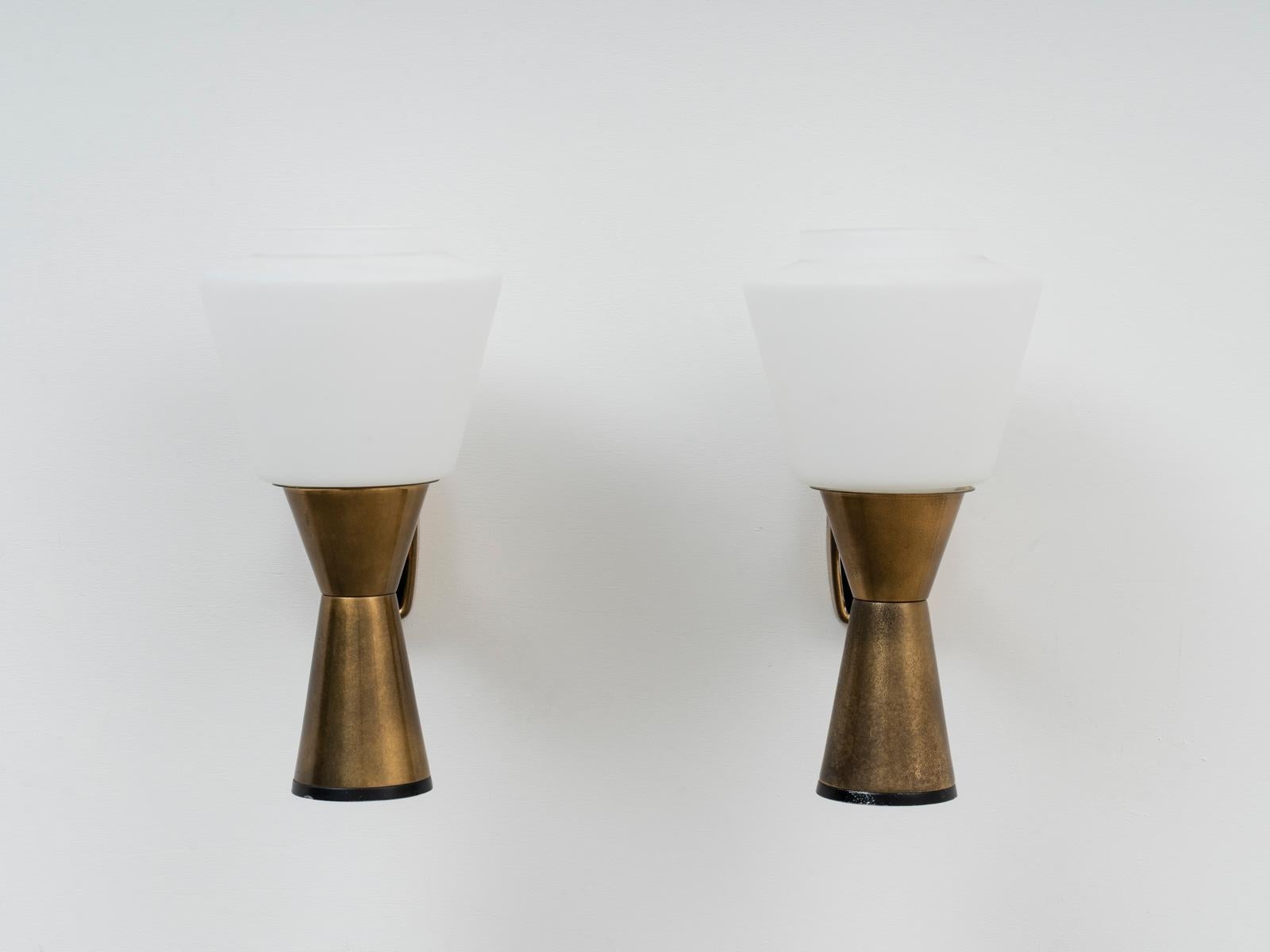 Mid-Century Modern Stilnovo Midcentury Pair of Signed Wall Lights in Brass and Opaline Glass, 1960 For Sale