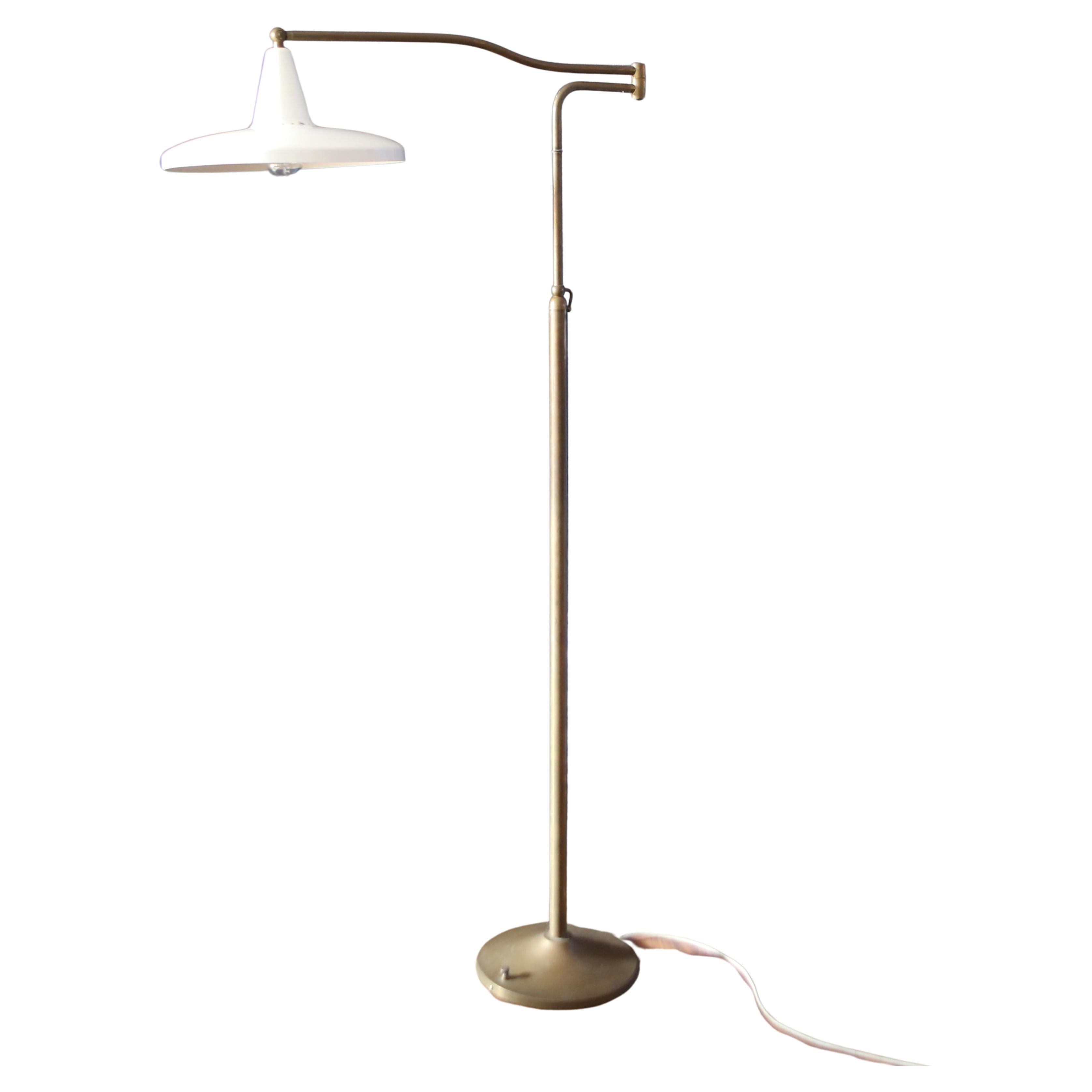 Stilnovo Mid-Century Reading Stehlampe Messing weiß lackiert Metall Italien 1950er