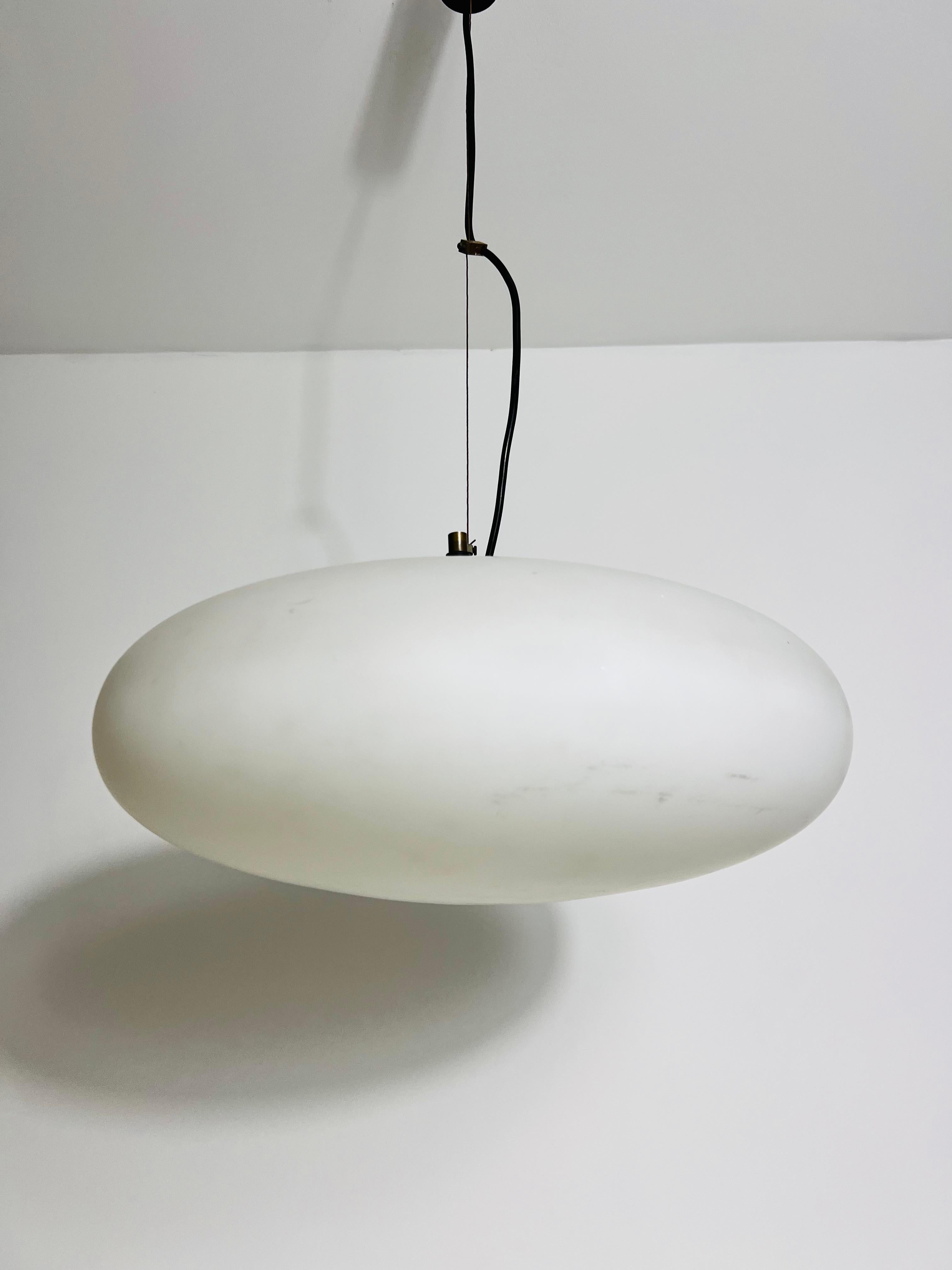 Stilnovo Midcentury Brass and Glass Chandelier, 1950s, Italy In Good Condition For Sale In Hagenbach, DE