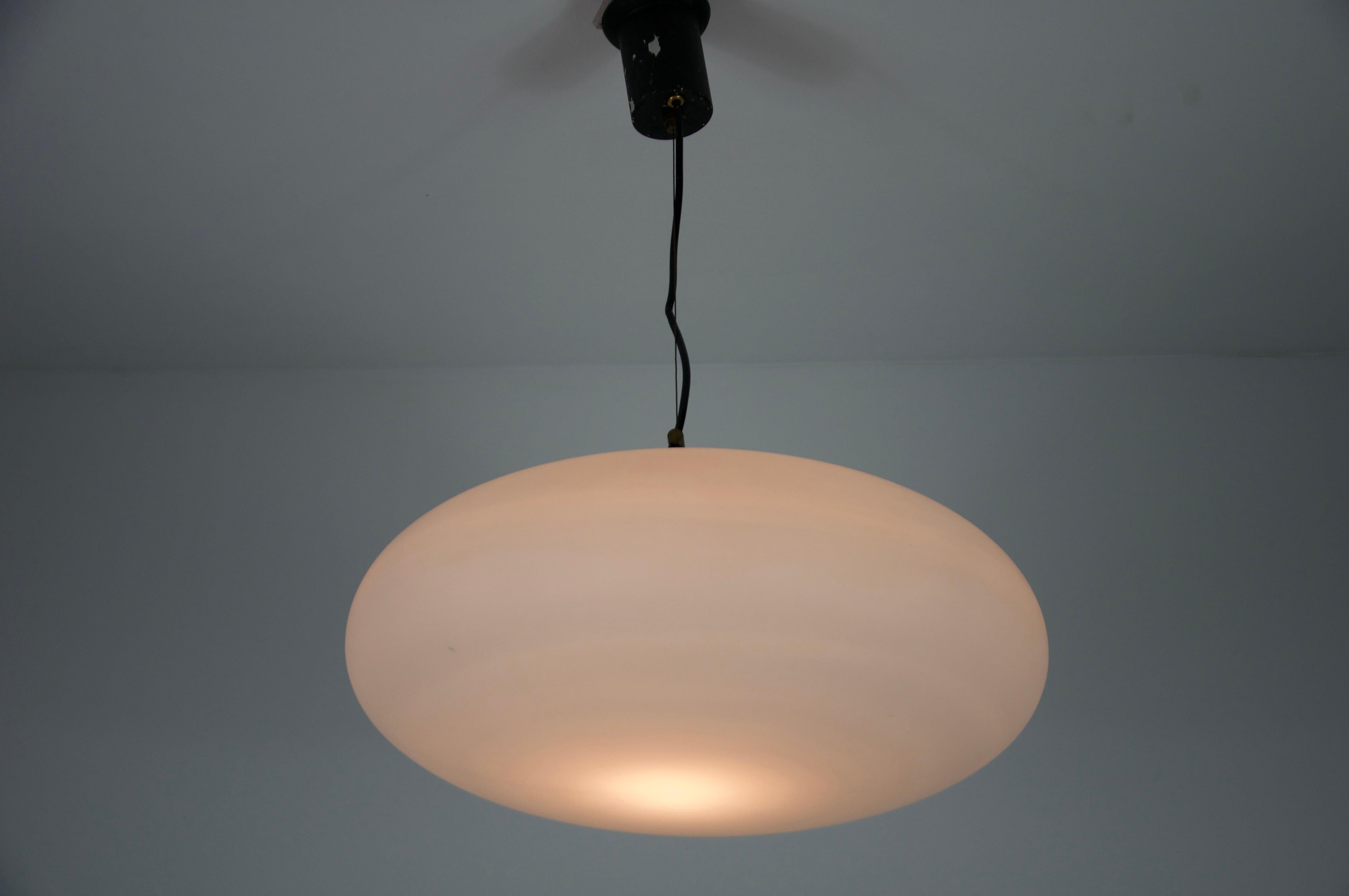 Milieu du XXe siècle Lustre en laiton et verre Stilnovo du milieu du siècle, années 1950, Italie en vente
