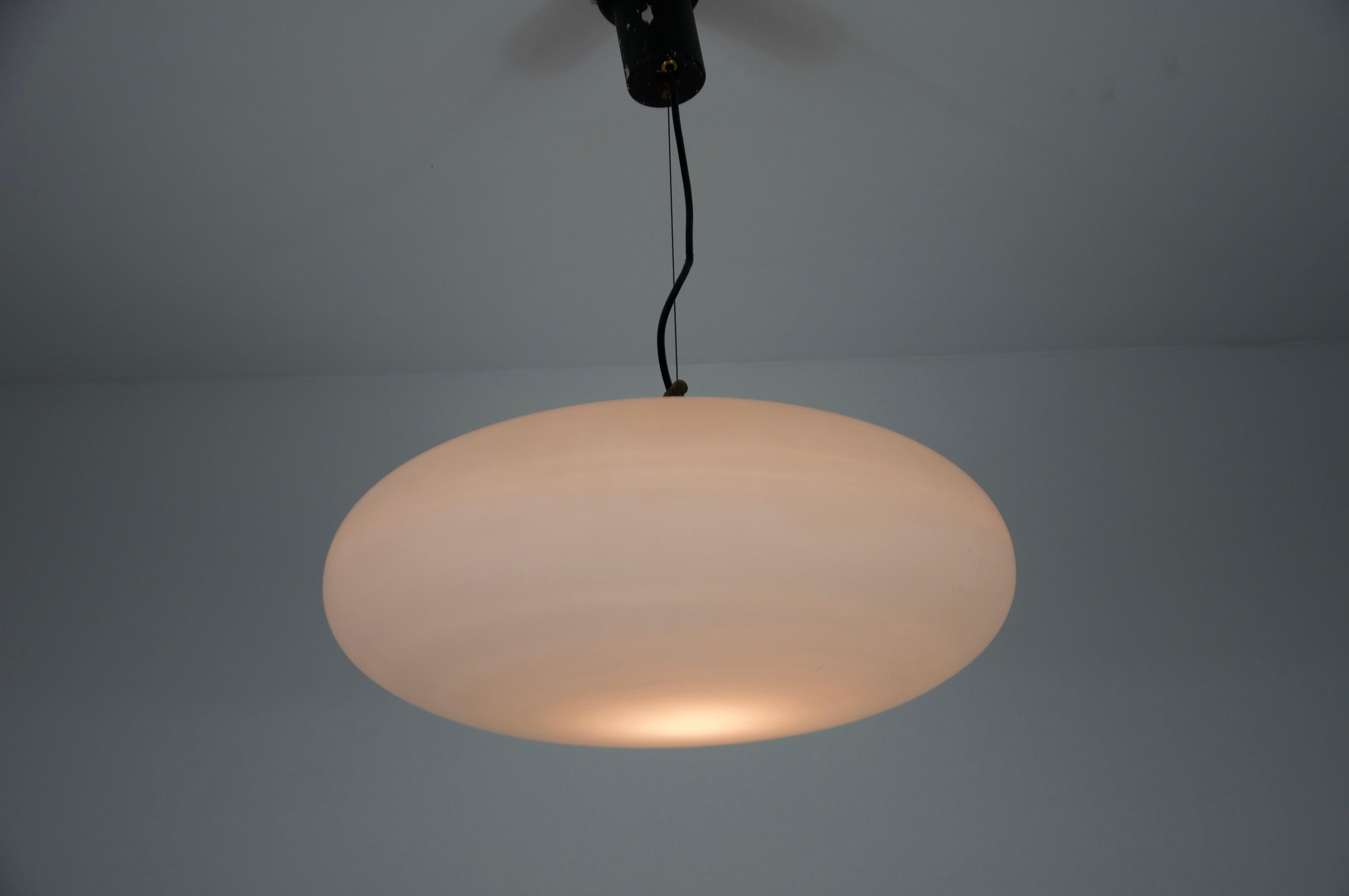 Lustre en laiton et verre Stilnovo du milieu du siècle, années 1950, Italie en vente 1