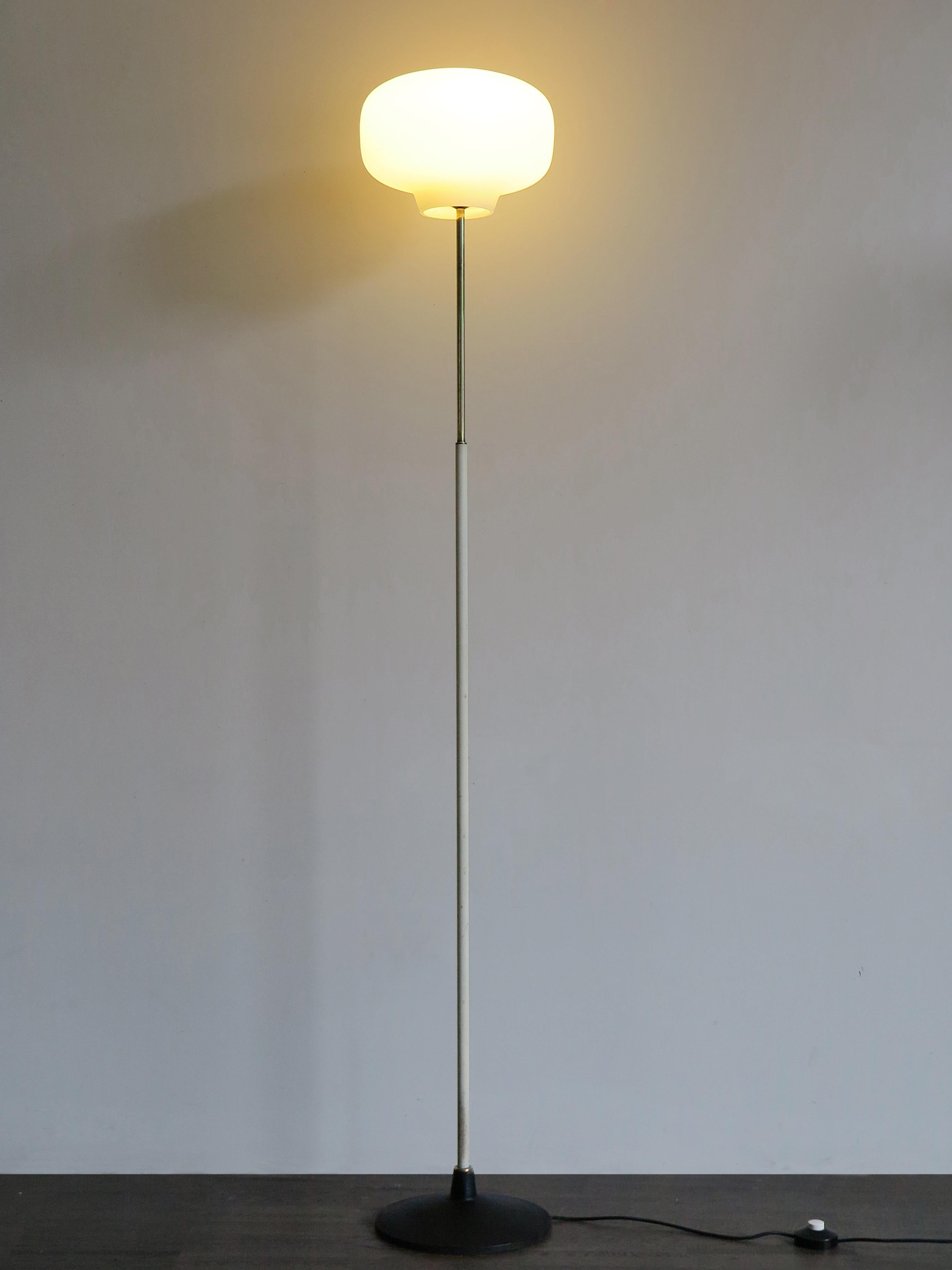 Italian Mid-Century Modern design floor lamp produced by Stilnovo,
diffuser in satin opal glass, tubular stem in painted steel and brass, cast iron base, circa 1950s.
Original label of the Stilnovo manufacture.

Please note that the lamp is