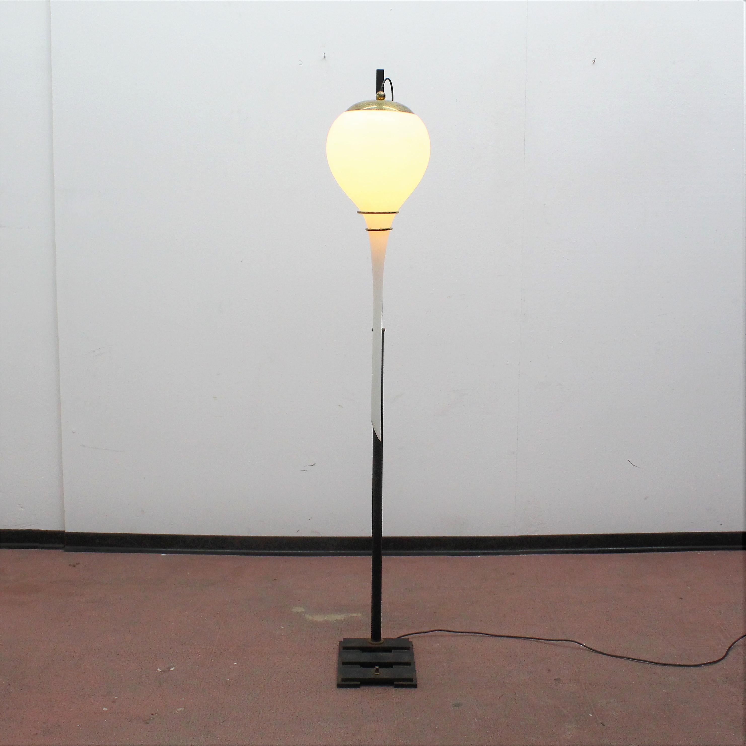 Stilnovo Midcentury White Opaline and Lacquered Metal Floor Lamp, 1950s 5