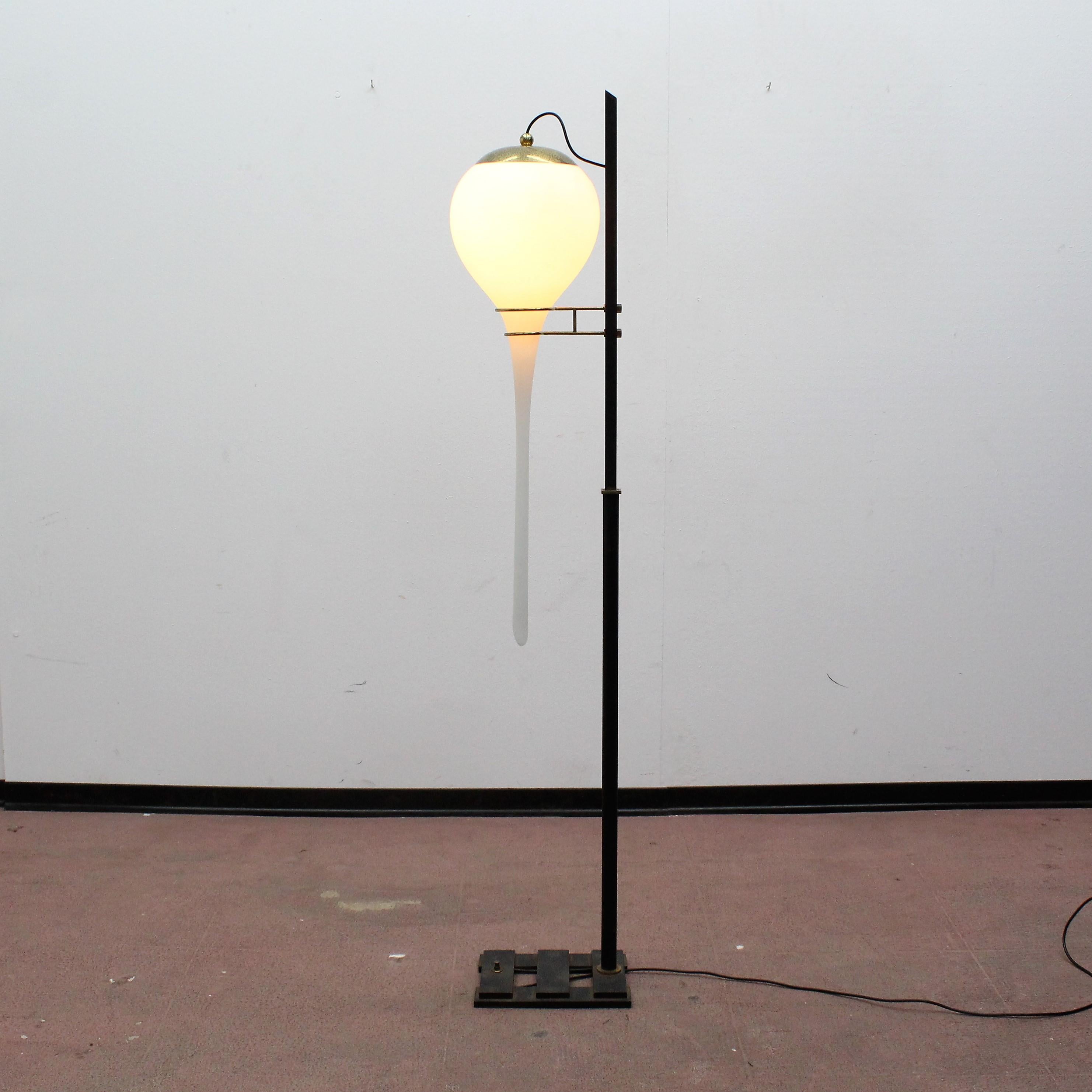 Stilnovo Midcentury White Opaline and Lacquered Metal Floor Lamp, 1950s 6