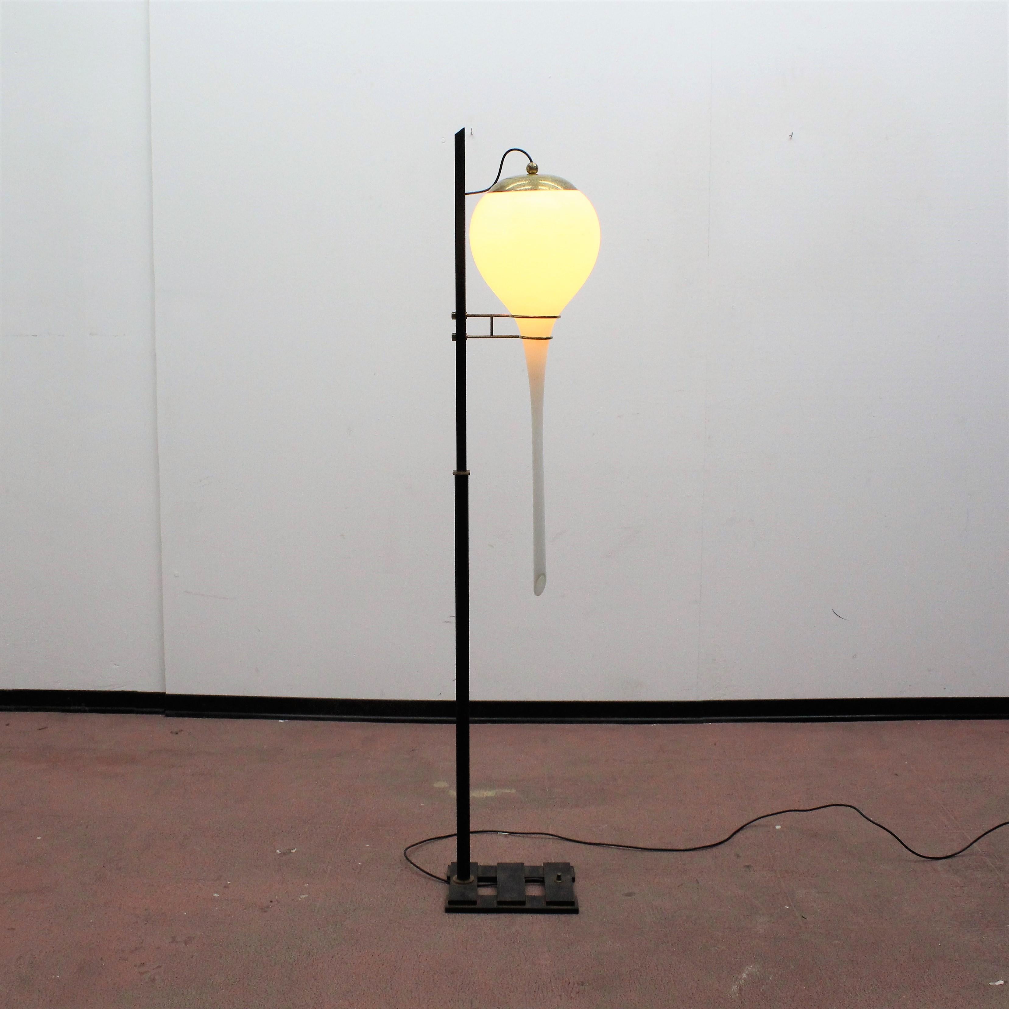 Stilnovo Midcentury White Opaline and Lacquered Metal Floor Lamp, 1950s 7