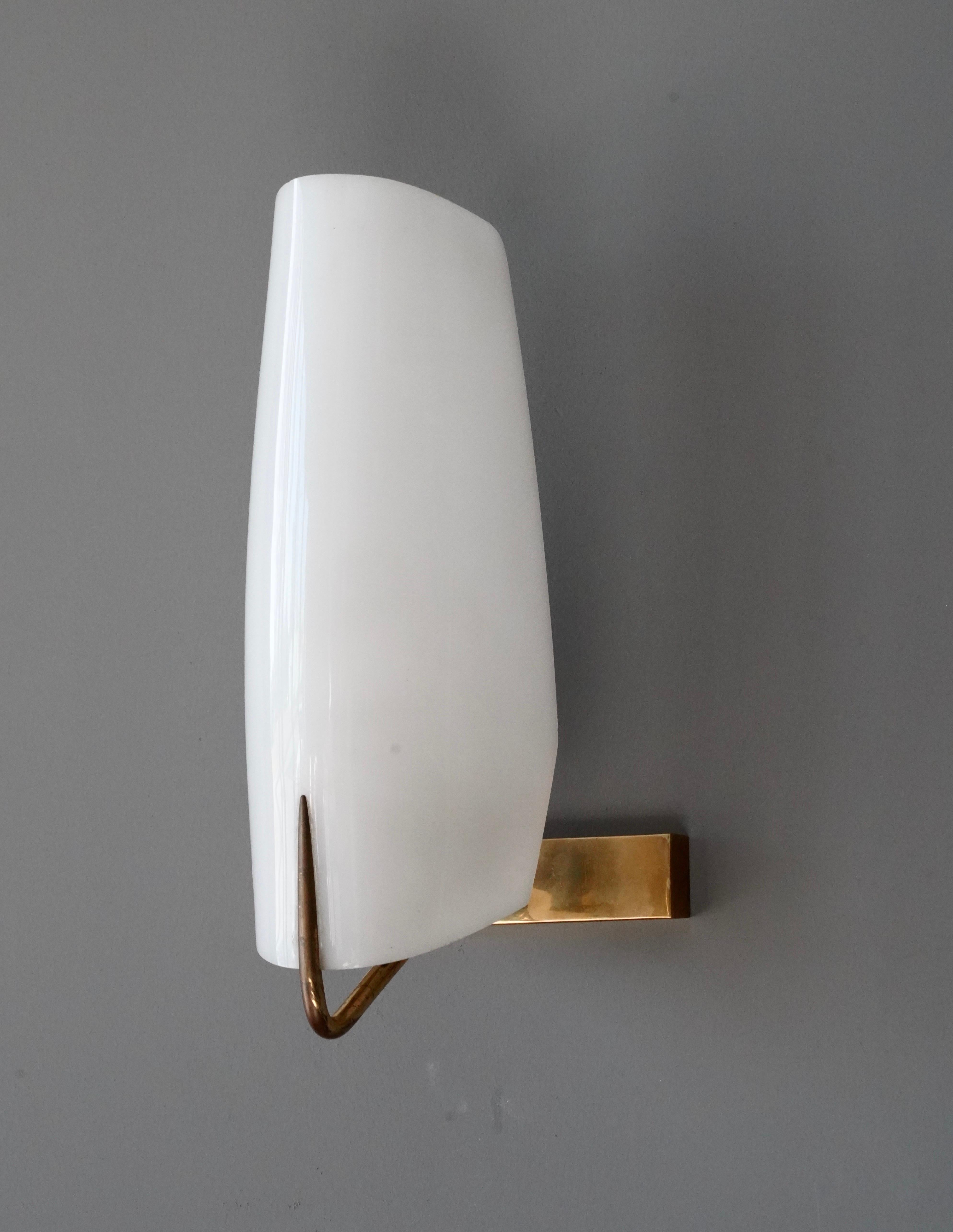 A minimalist wall light / sconce, design and production attributed to Stilnovo, Italy, 1950s. Features brass and acrylic.

Other designers of the period include Angelo Lelii, Gino Sarfatti, Max Ingrand, Serge Mouille.

