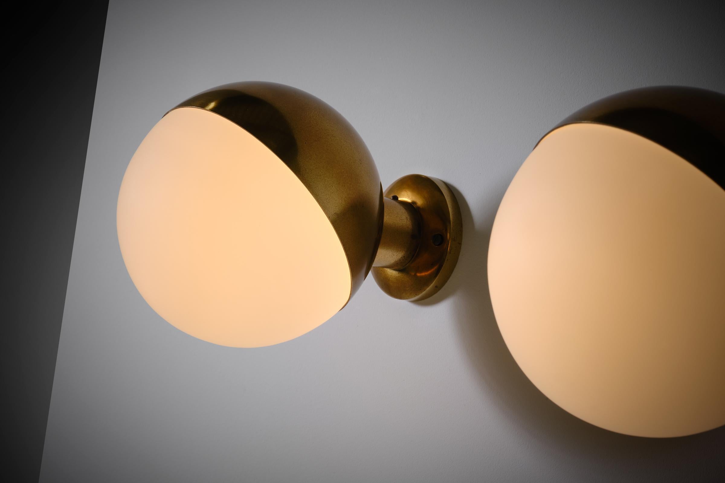 Stilnovo ‘Model 2045’ Wall Lamps, Italy, 1950s In Good Condition For Sale In Rotterdam, NL