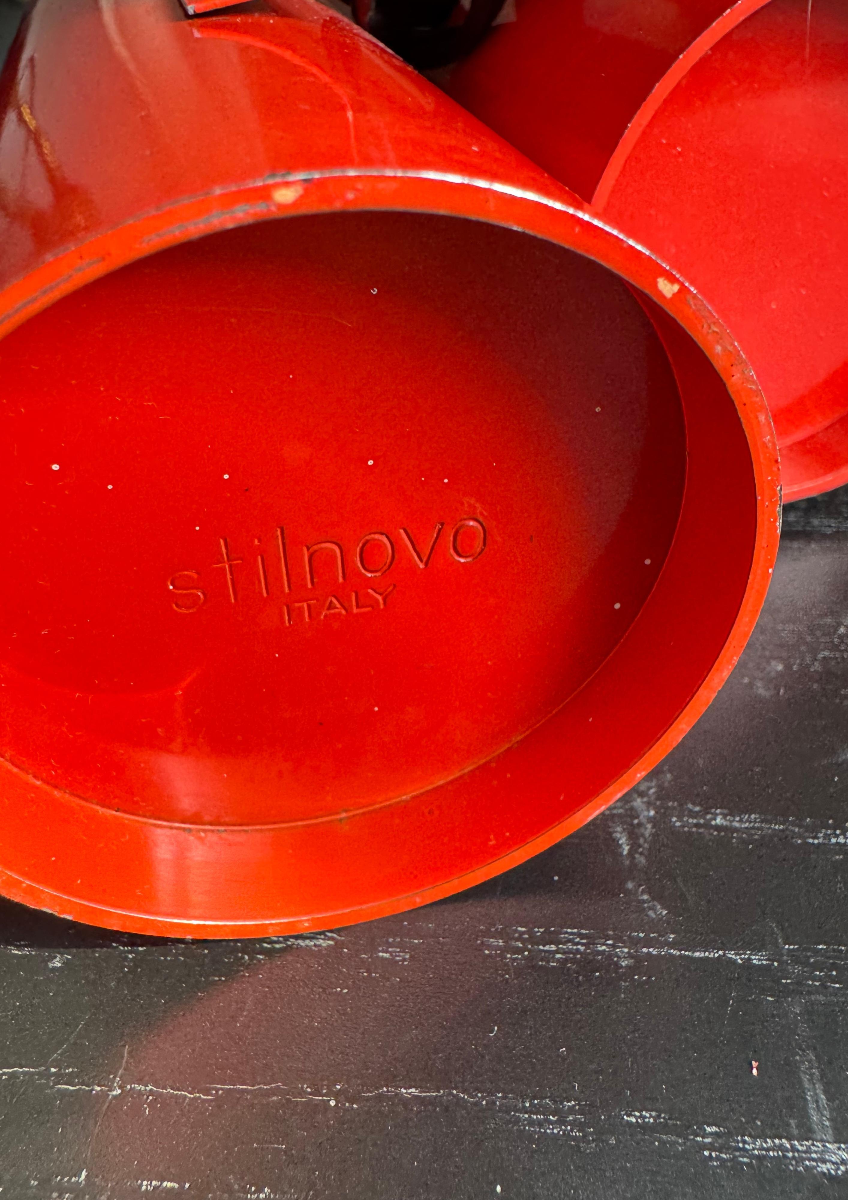 STILNOVO Mod. 2701, Paar Wandleuchter in rotem Lack und verchromtem Stahl im Angebot 4