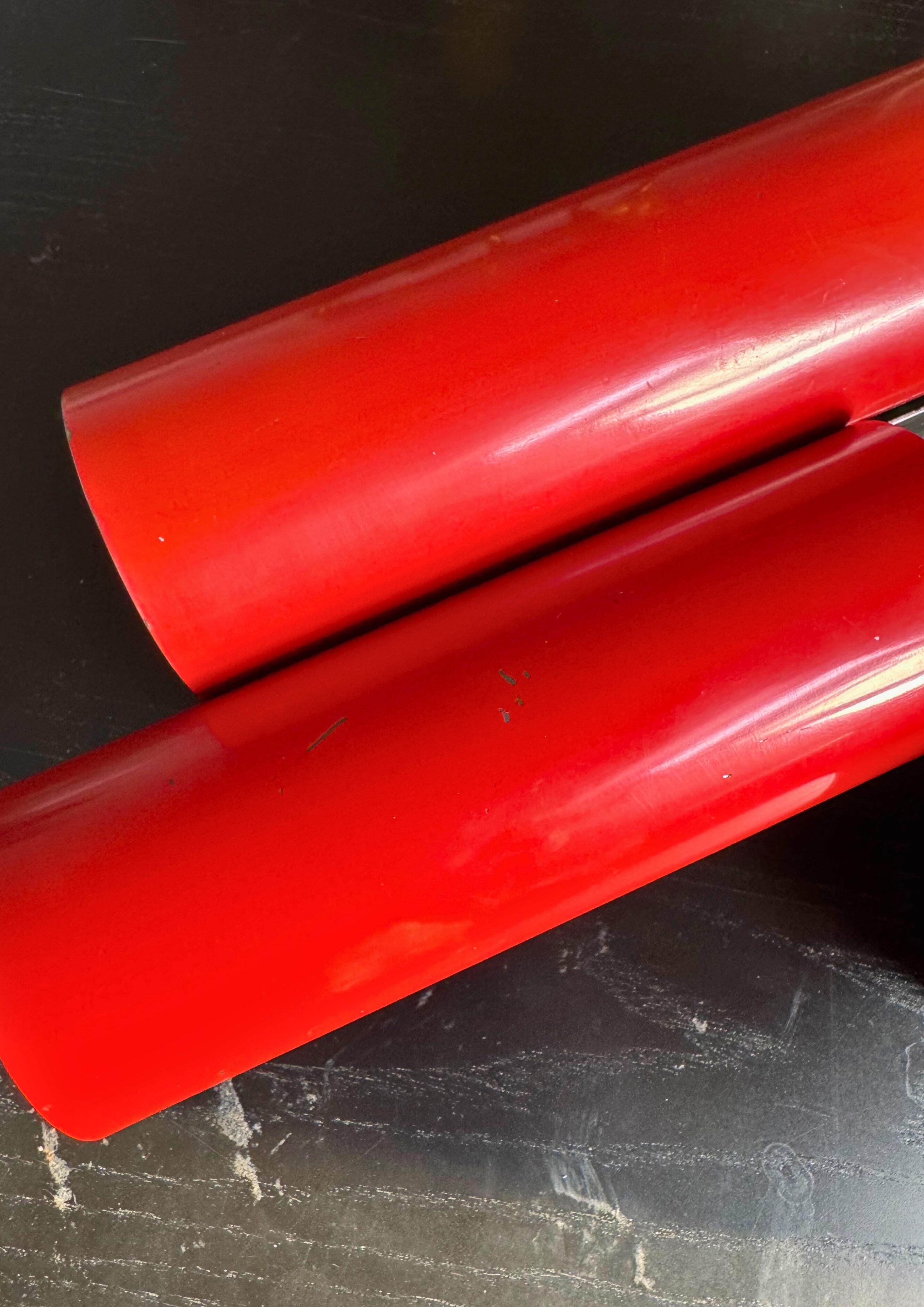 STILNOVO Mod. 2701, Paar Wandleuchter in rotem Lack und verchromtem Stahl im Angebot 6
