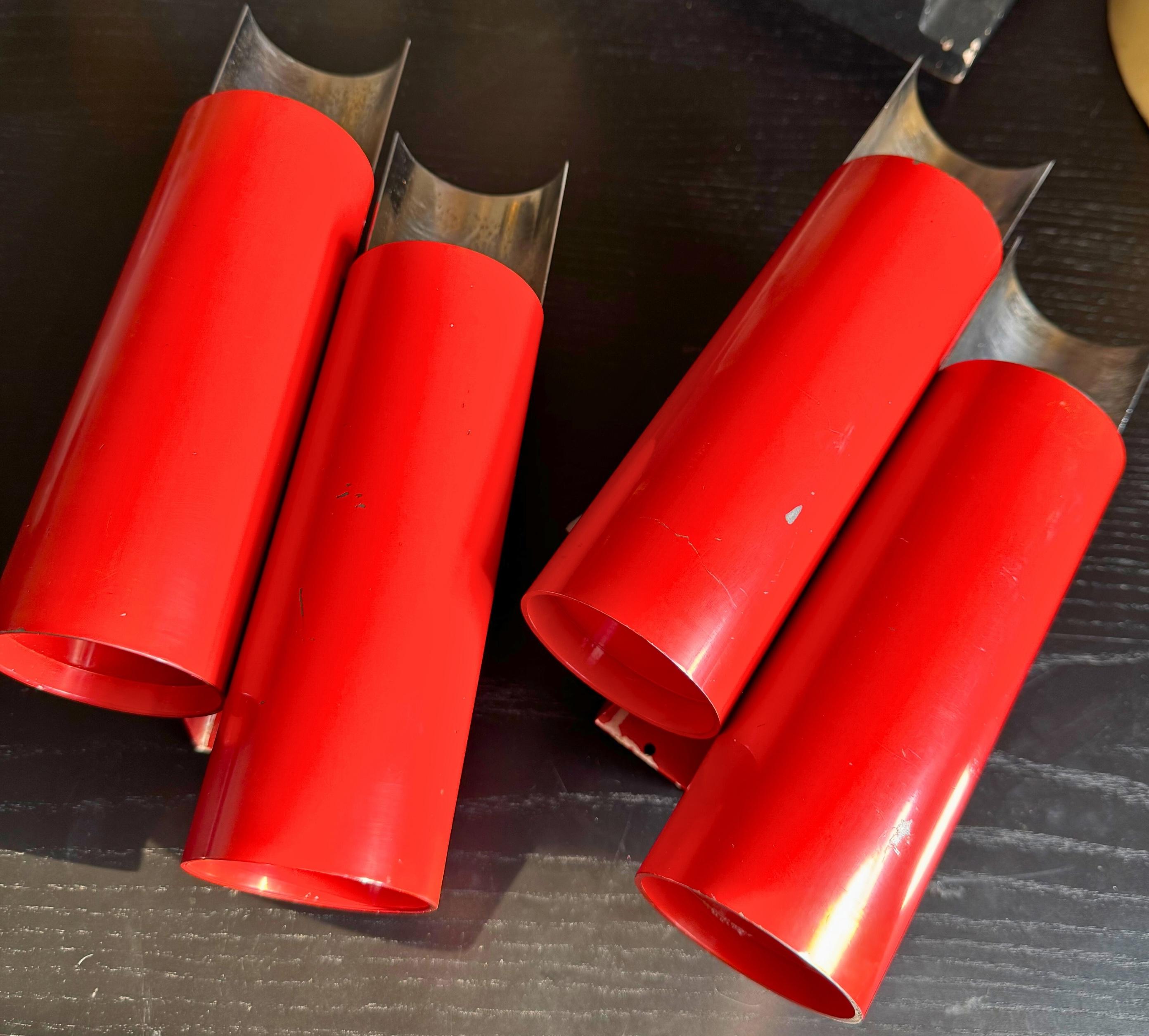 STILNOVO Mod. 2701, Paar Wandleuchter in rotem Lack und verchromtem Stahl im Angebot 8