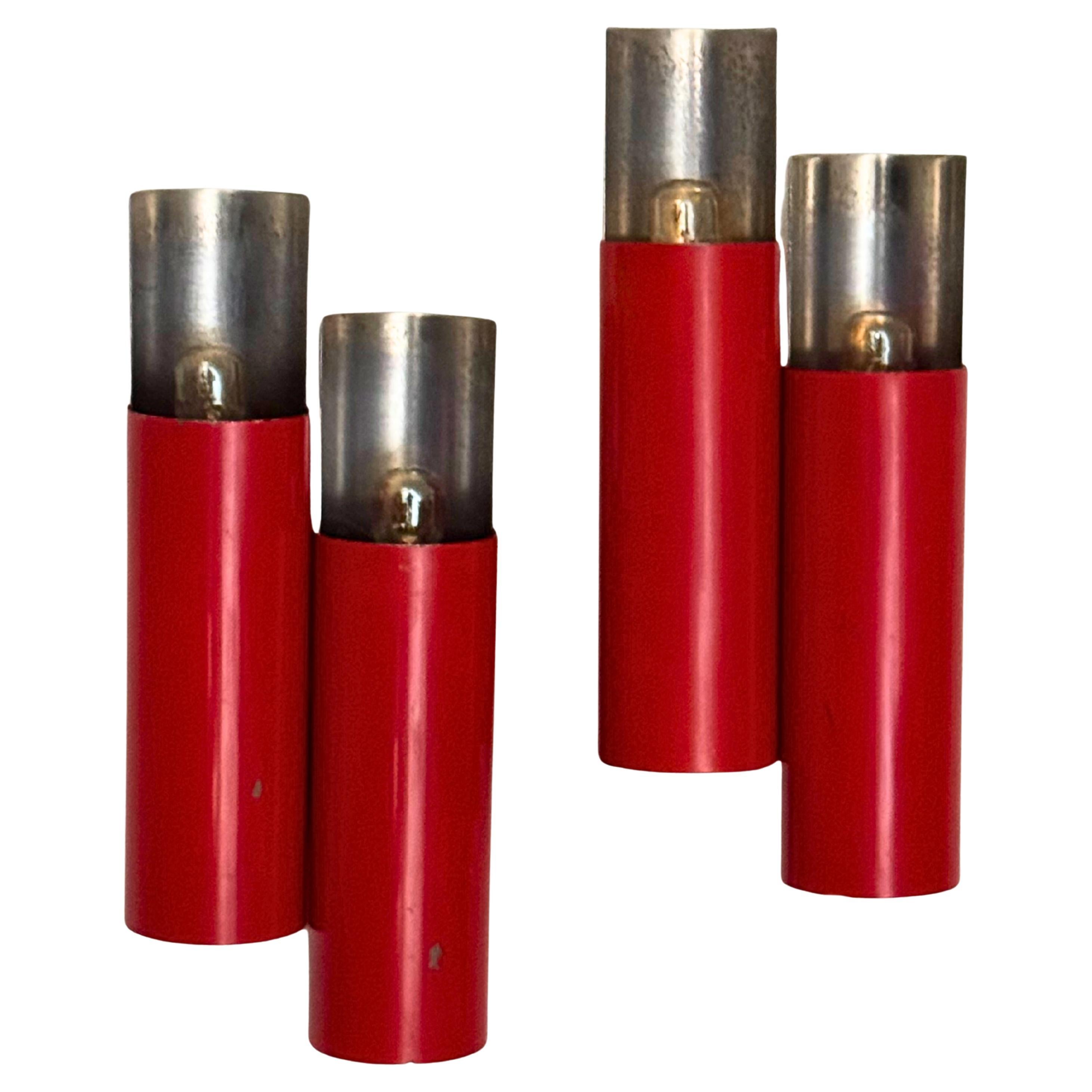 STILNOVO Mod. 2701, Paar Wandleuchter in rotem Lack und verchromtem Stahl im Angebot