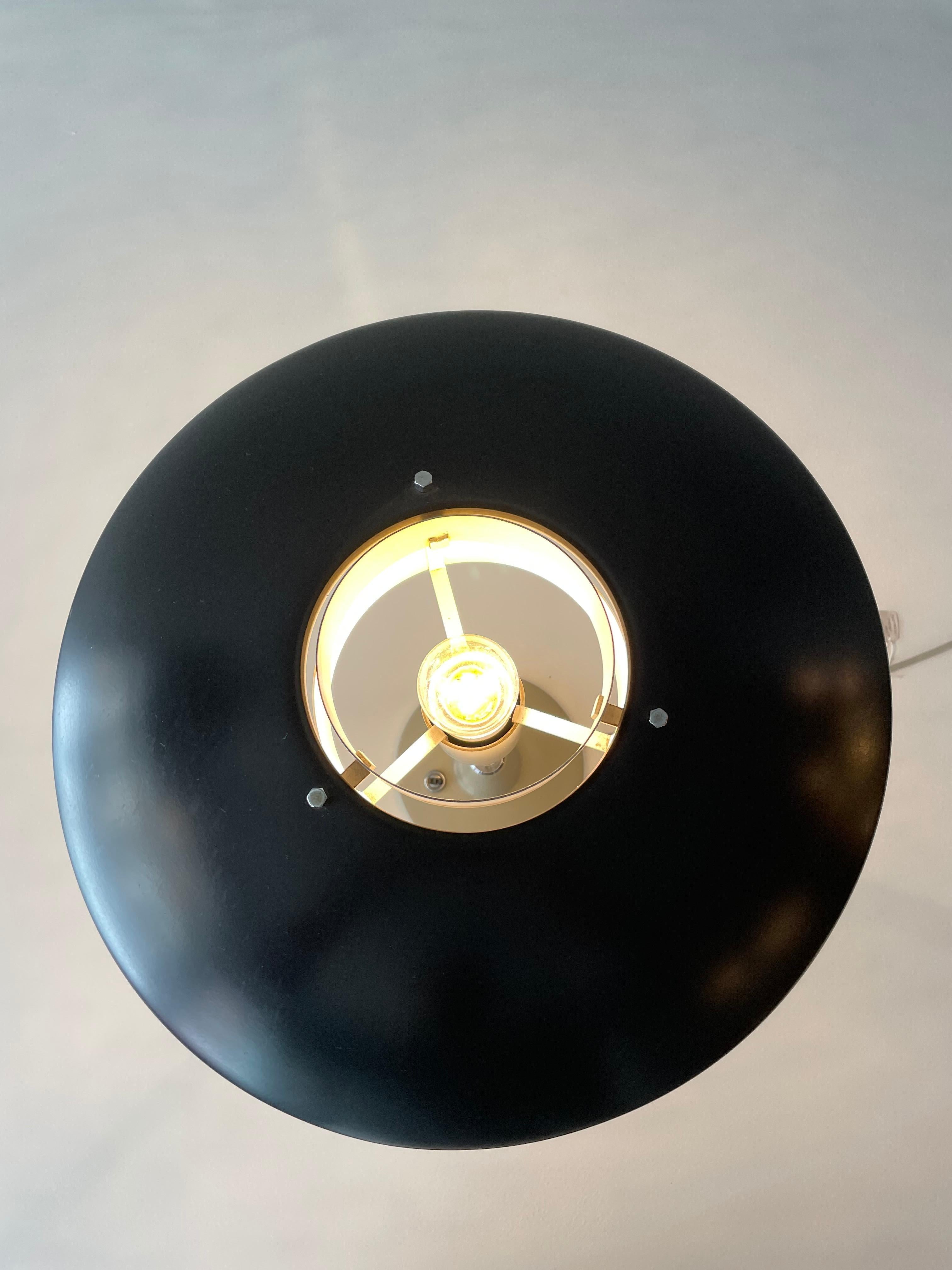Mod. 8022 table lamp manufactured by Stilnovo, Italy, 1960s.
Grey, white and black lacquered aluminium.
It's in original conditions.
Original manufacturer label.

References: “Stilnovo, apparecchi per l’illuminazione” luminaires - moderniste p.
