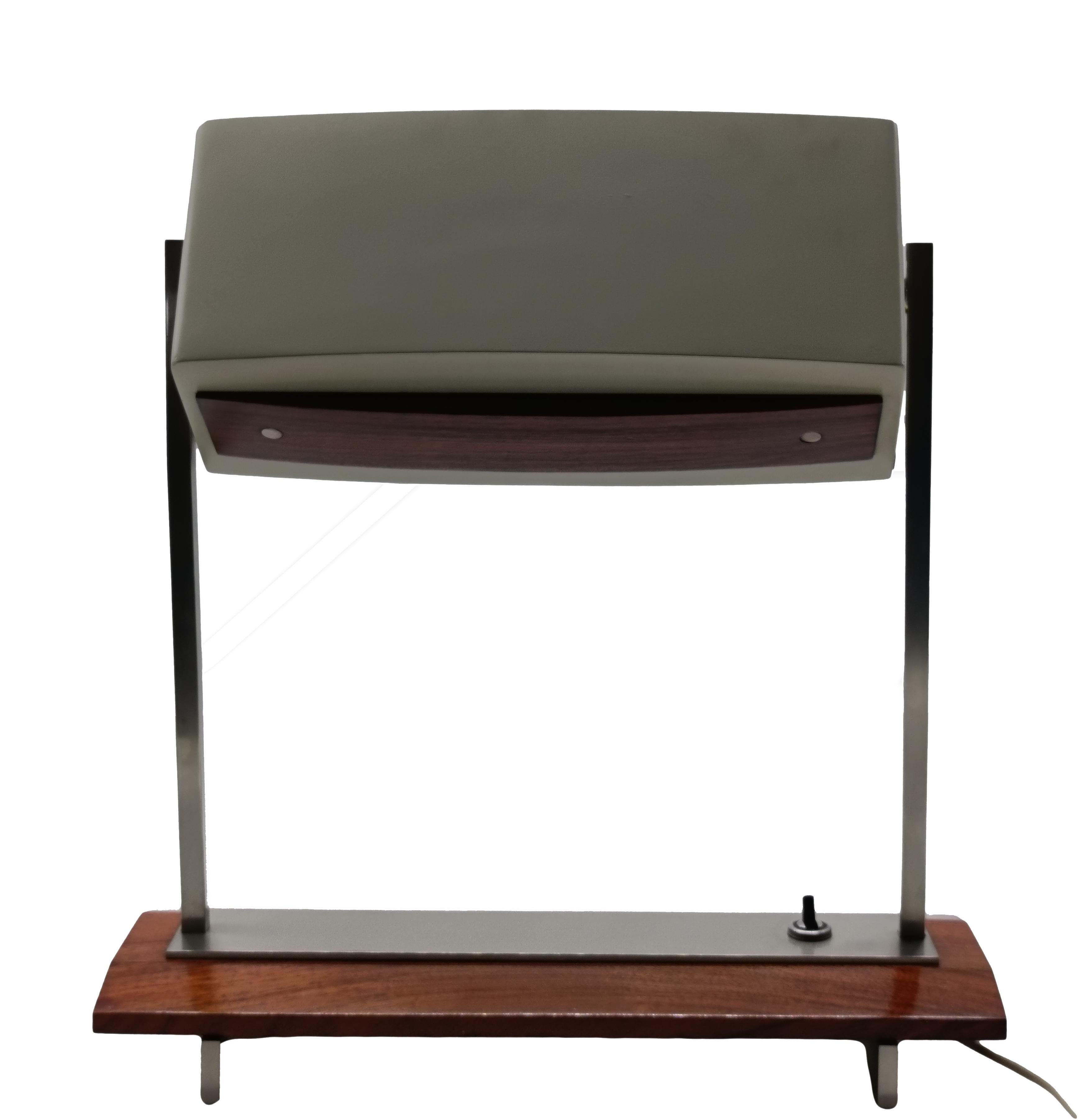 Italian Stilnovo Mod.8063 Swiwel Table Lamp. Italy 1955 For Sale