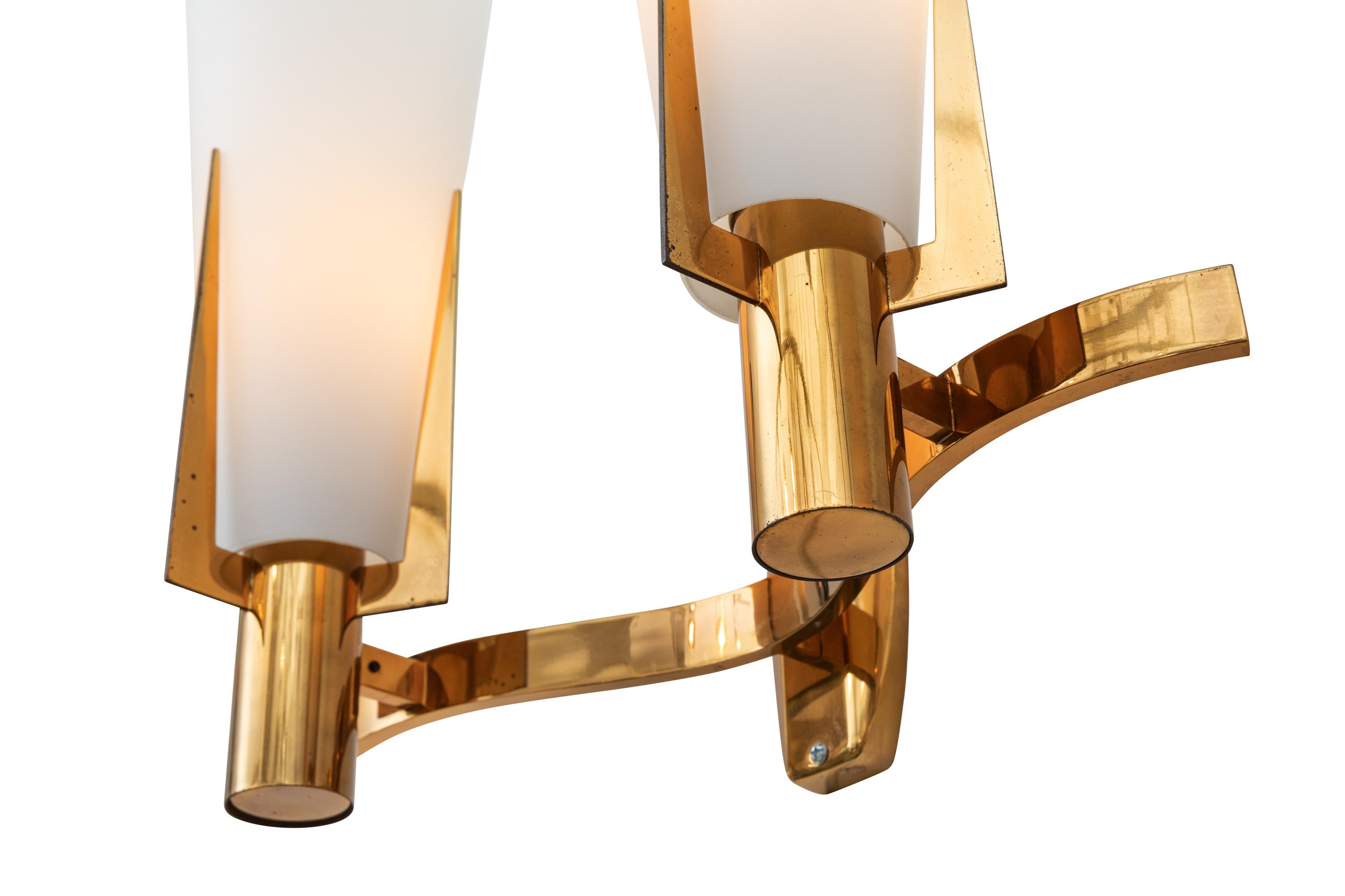 Stilnovo Model 2021/2 Brass & Satin Glass Two Shade Sconces, Italy 1960s In Good Condition In New York, NY