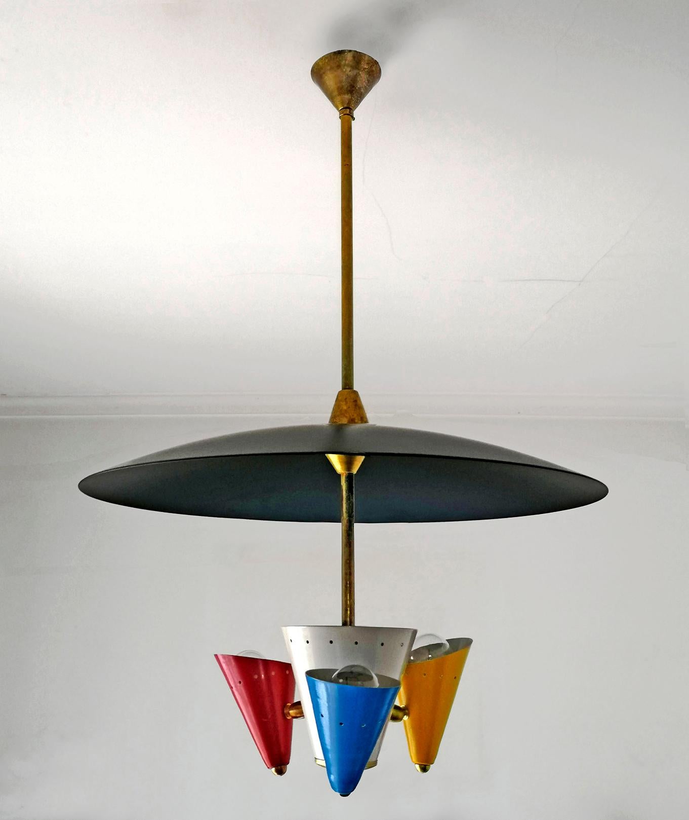 Stilnovo Modernist Flying Saucer Sputnik Kronleuchter in Schwarz, Rot, Blau & Gelb (Moderne der Mitte des Jahrhunderts) im Angebot