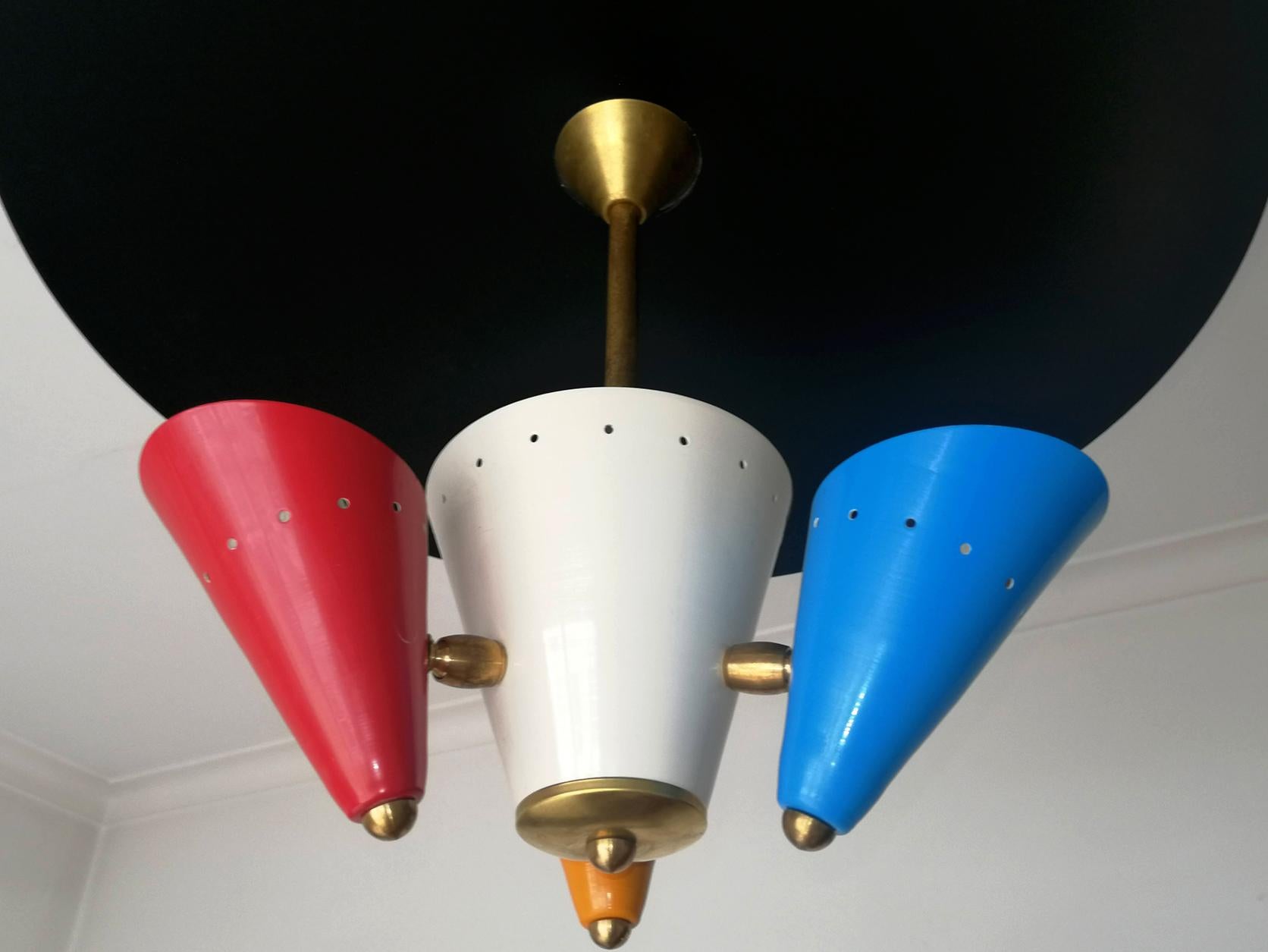 Stilnovo Modernist Flying Saucer Sputnik Chandelier in Black, Red, Blue & Yellow In Good Condition For Sale In Coimbra, PT