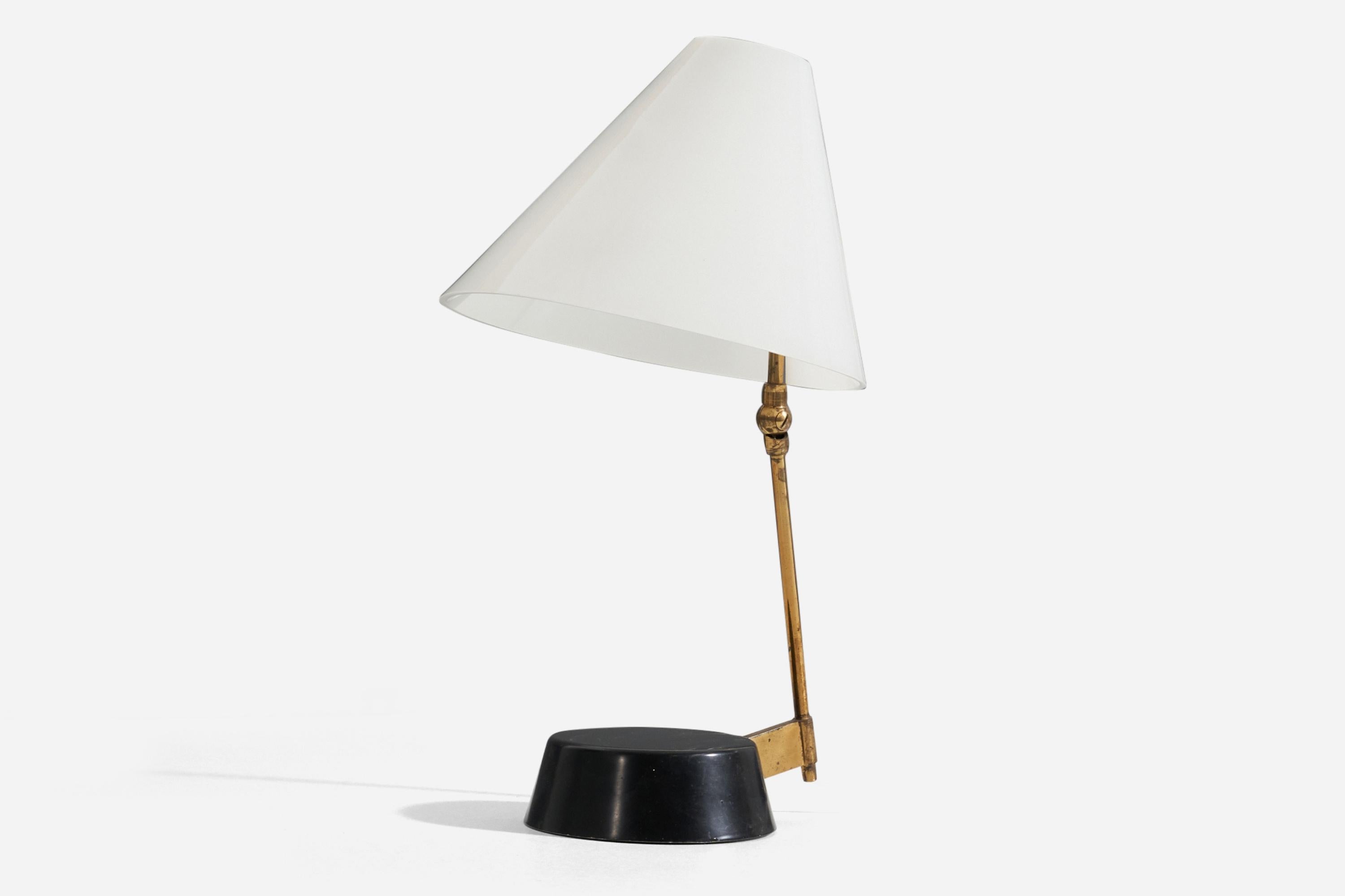 A rare Minimalist table or desk lamp. Produced by Stilnovo, Milan, Italy, 1950s.

Has a similar minimal expression to that of works by Gino Sarfatti, Achille Castiglioni or Angelo Lelii.