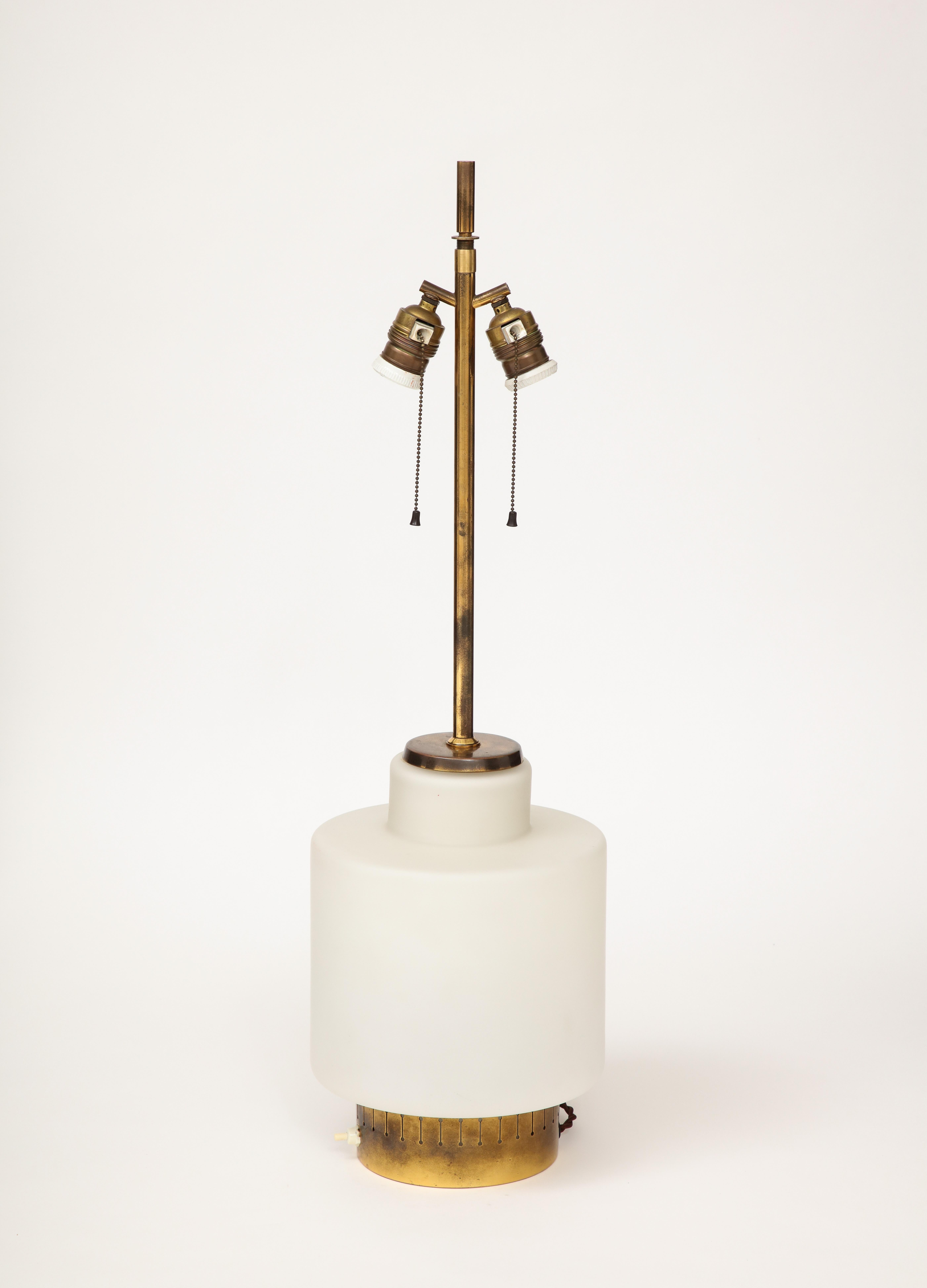 Stilnovo Opaline & Brass Lamp, mod. 8055, Parchment Shade, Italy, c. 1950's For Sale 8