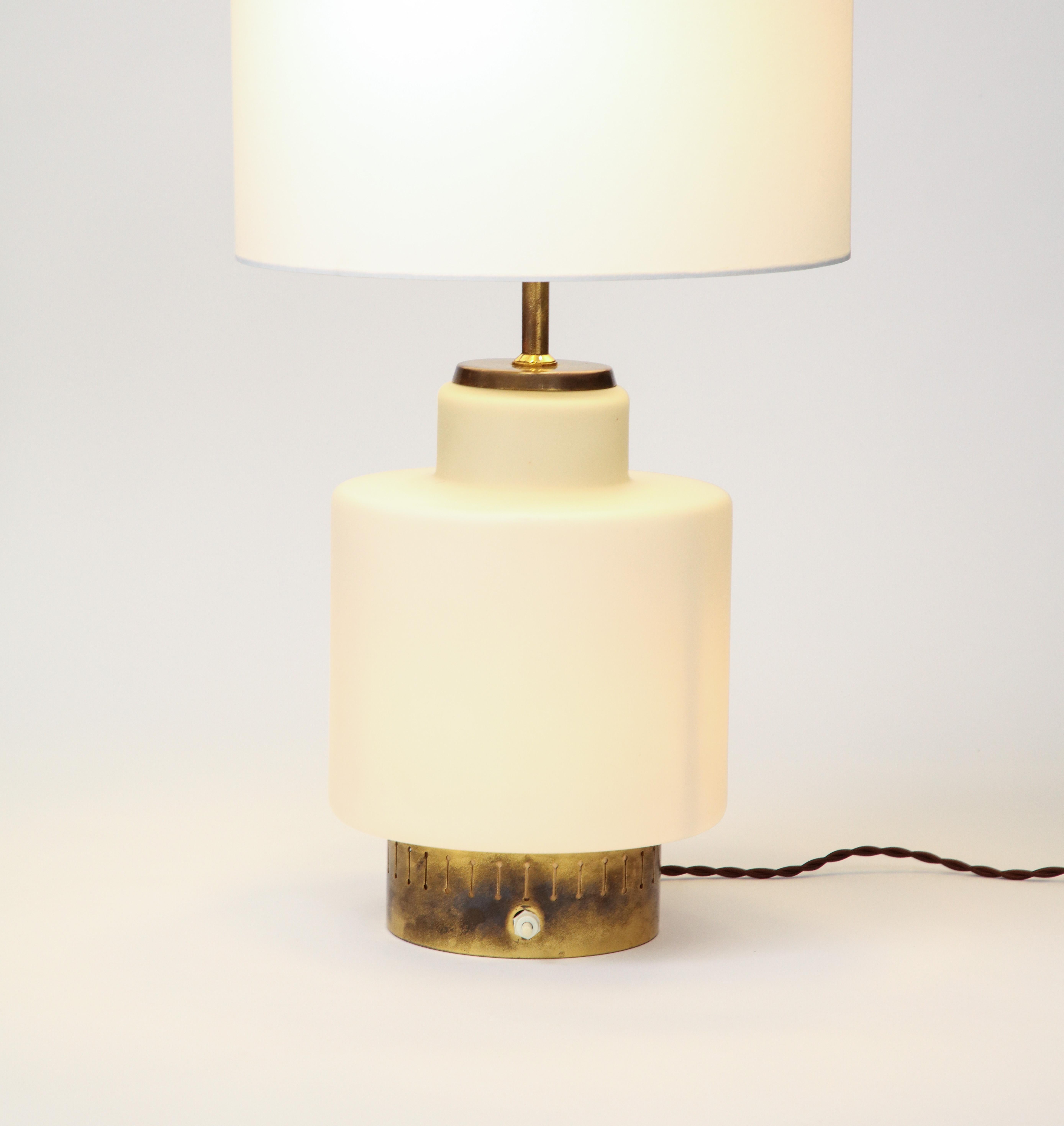 Stilnovo Opaline & Brass Lamp, mod. 8055, Parchment Shade, Italy, c. 1950's For Sale 9