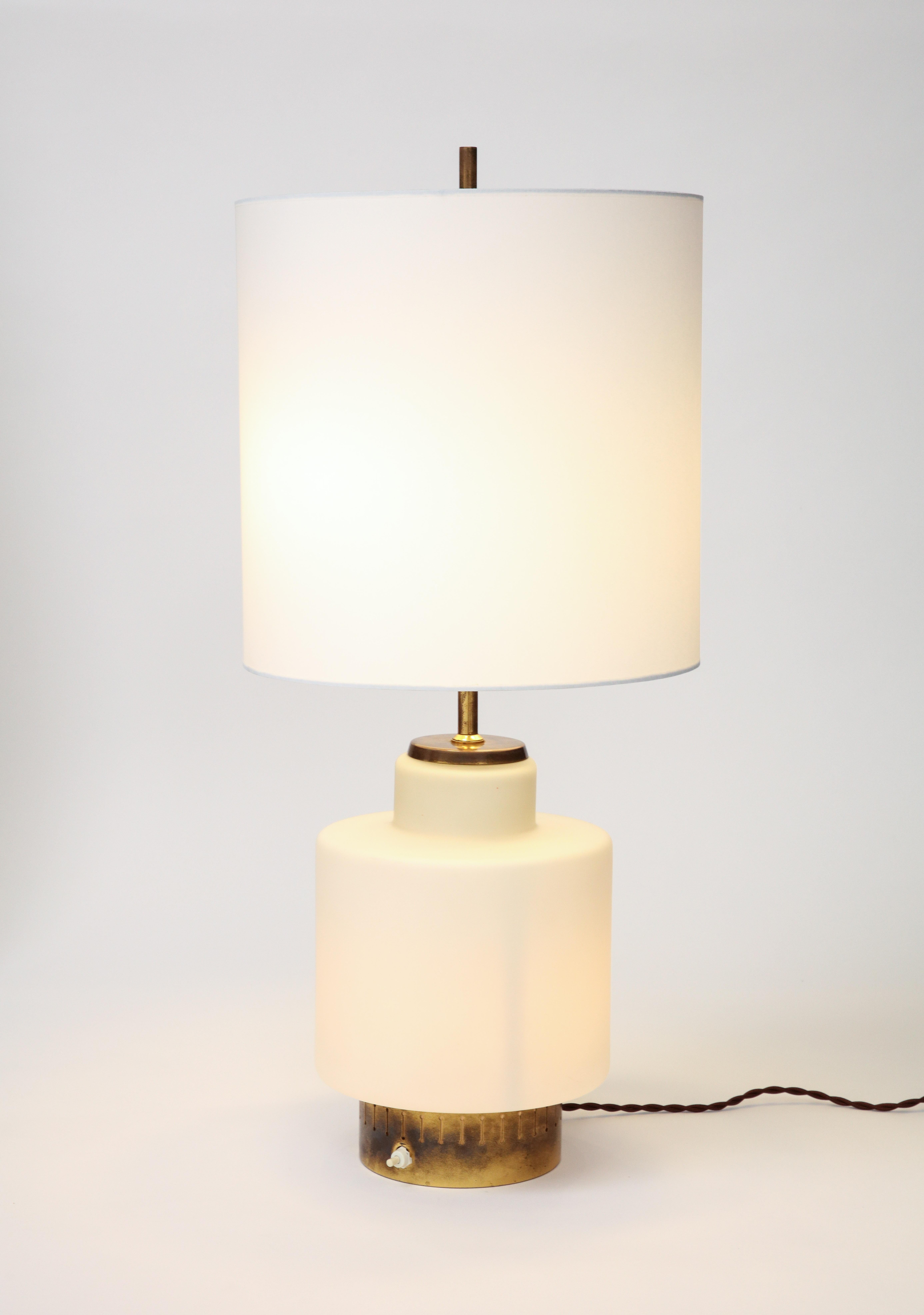 Stilnovo Opaline & Brass Lamp, mod. 8055, Parchment Shade, Italy, c. 1950's For Sale 10