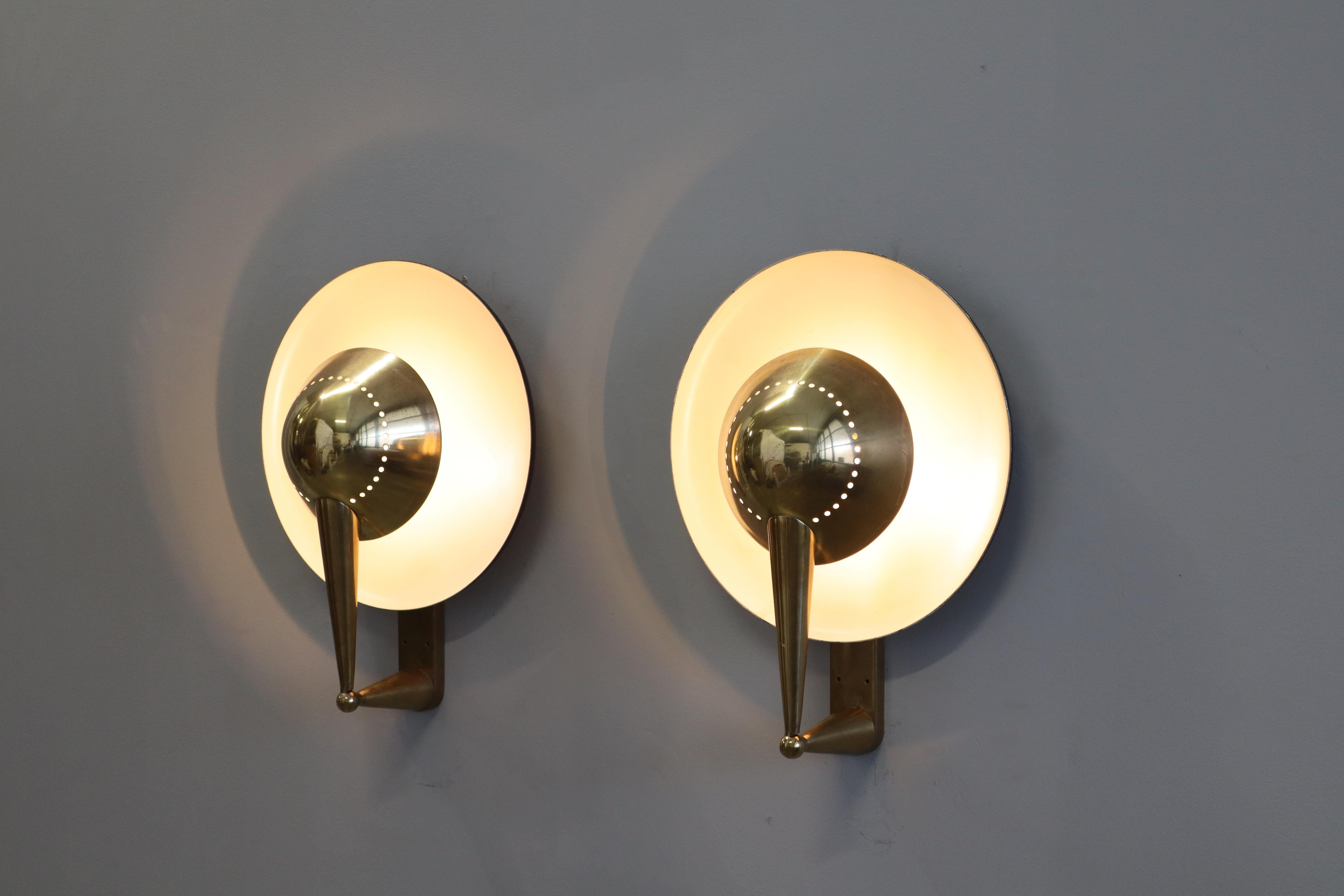 Mid-Century Modern Stilnovo  Paire de rares lampes murales réglables, Model No. B. 4917 en vente