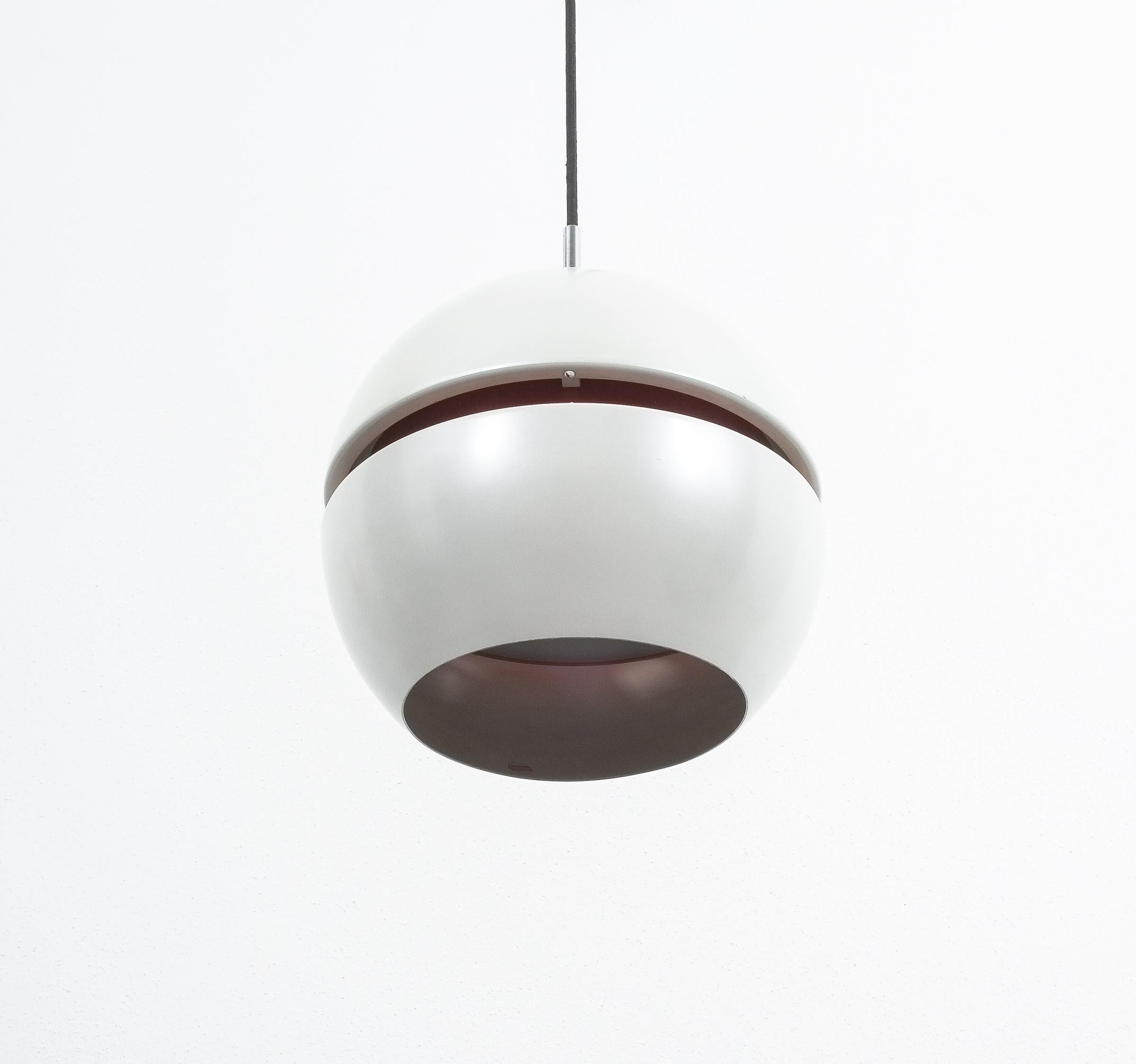 Mid-Century Modern Stilnovo Pearl White Red Globe Pendant Lamp, circa 1965 For Sale