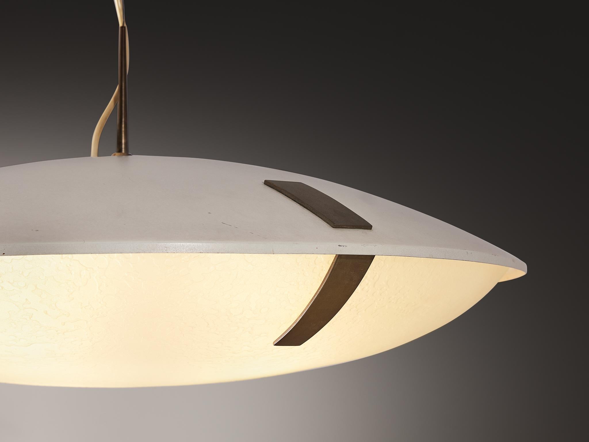 Mid-Century moderno Pendente Stilnovo '1140' in alluminio, ottone e vetro in vendita