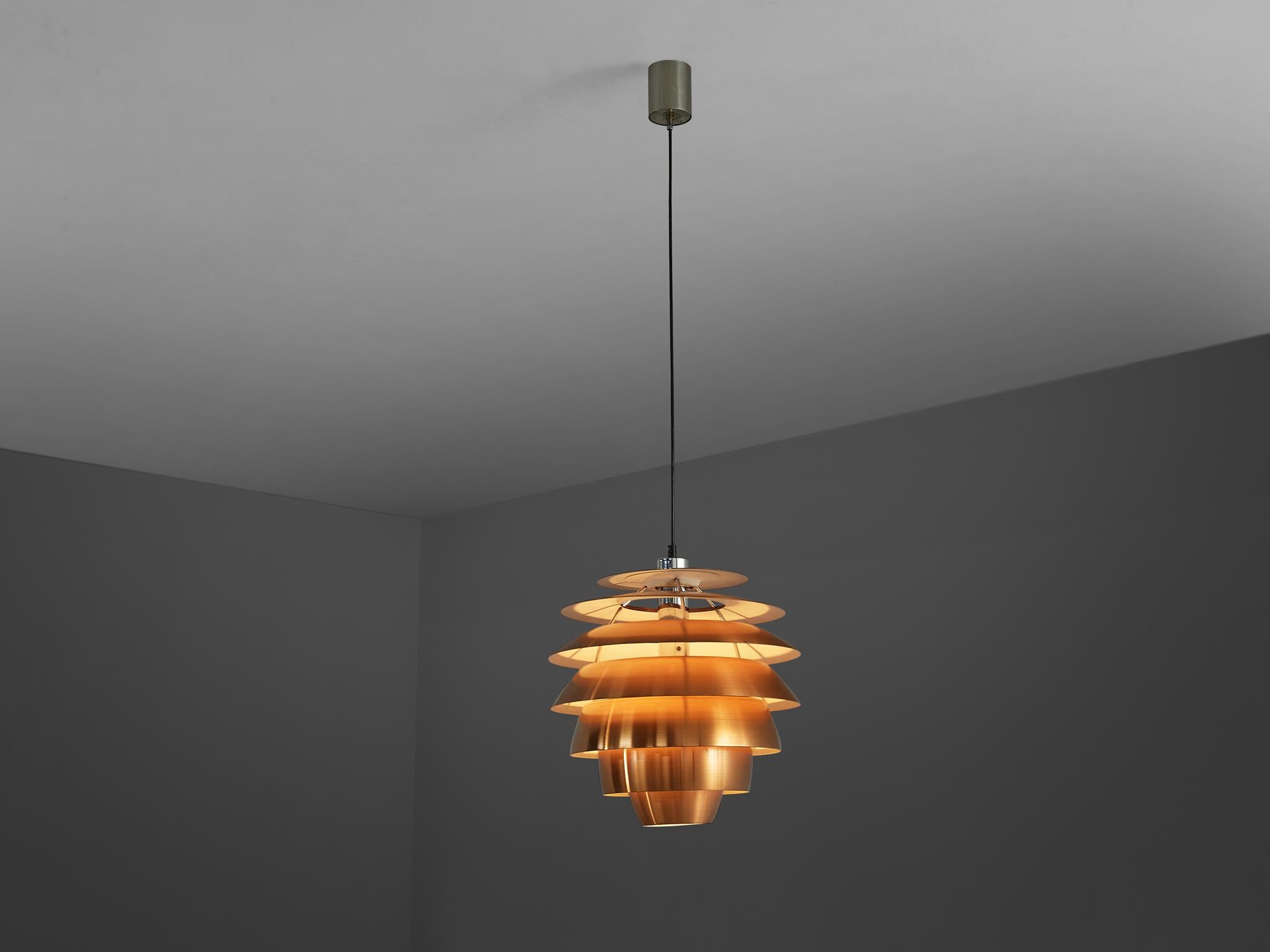 Stilnovo, pendant, model '1231', brushed copper-plated aluminum, chrome, Italy, 1960s

This exquisite pendant lamp by Stilnovo showcases a carefully crafted structure composed of circular copper leaves arranged in seven layers. The voluminous design