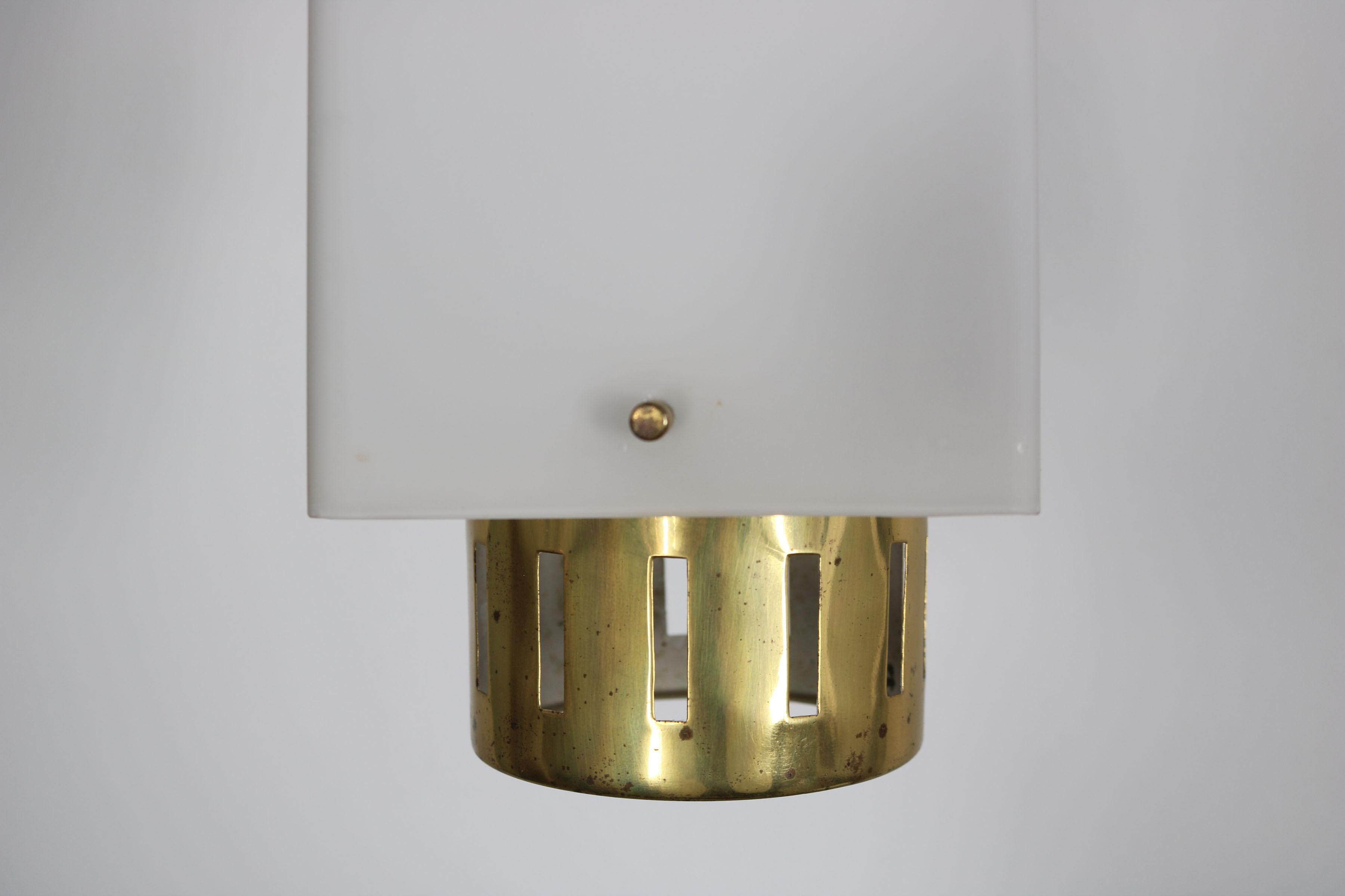 Stilnovo pendant lamp from Italy. 1950, brass, opal glass. In Good Condition In Wolfurt, AT