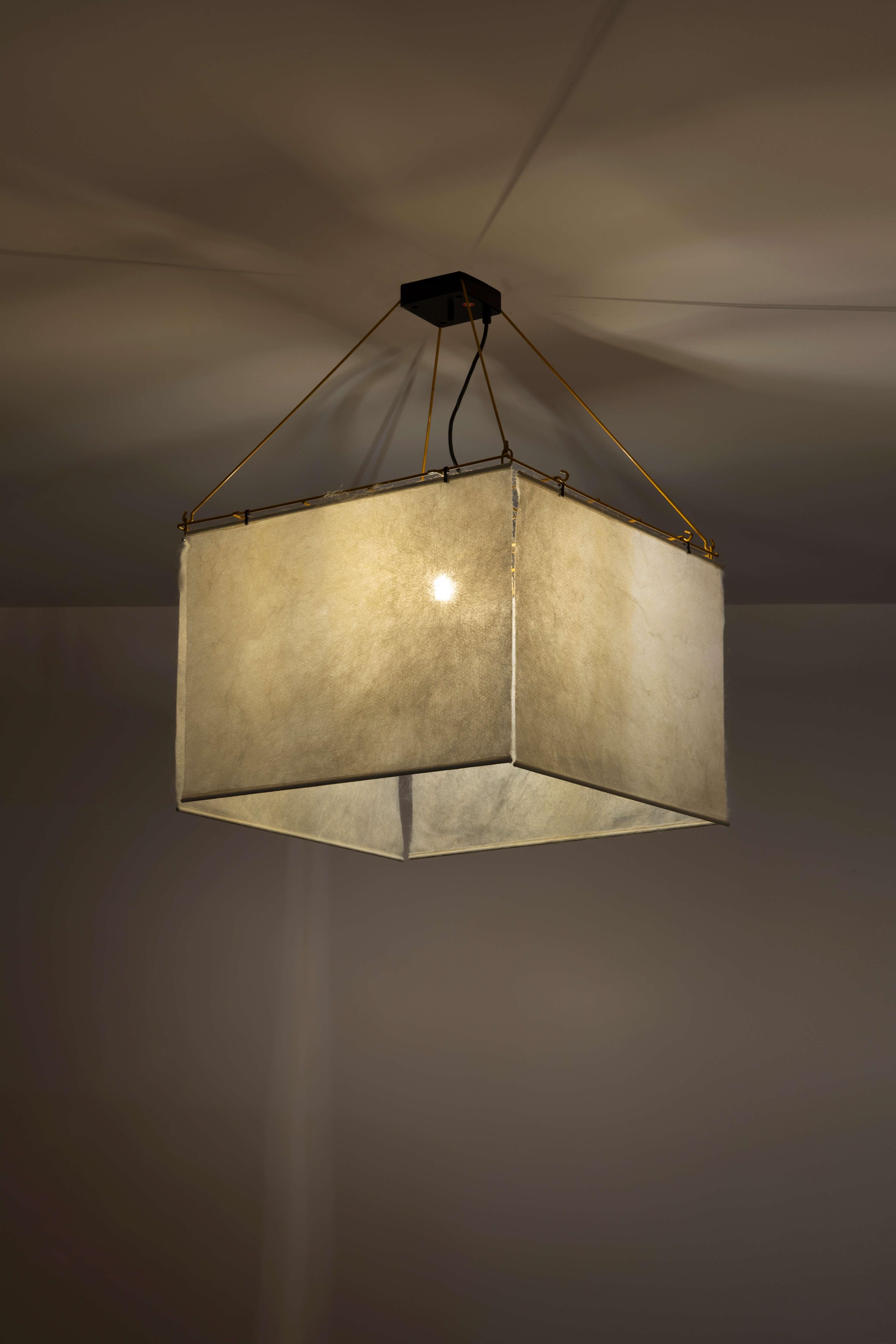 Mid-Century moderno Lampada a sospensione Stilnovo con paralume in feltro di lana e struttura in metallo, Italia, anni '70 in vendita
