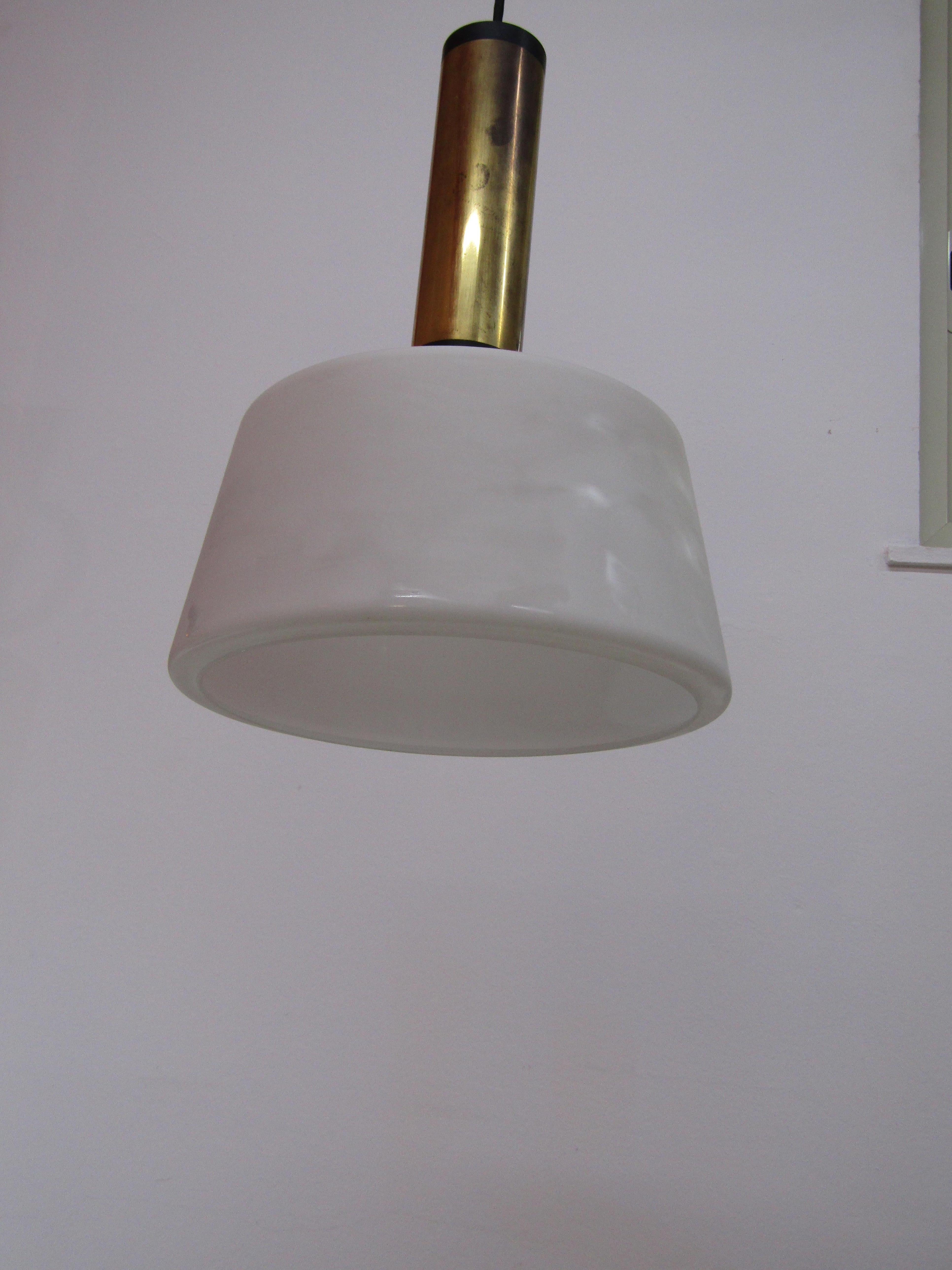 Suspension lamp made by Stilnovo in Italy with a brass structure and  midcentury For Sale 3