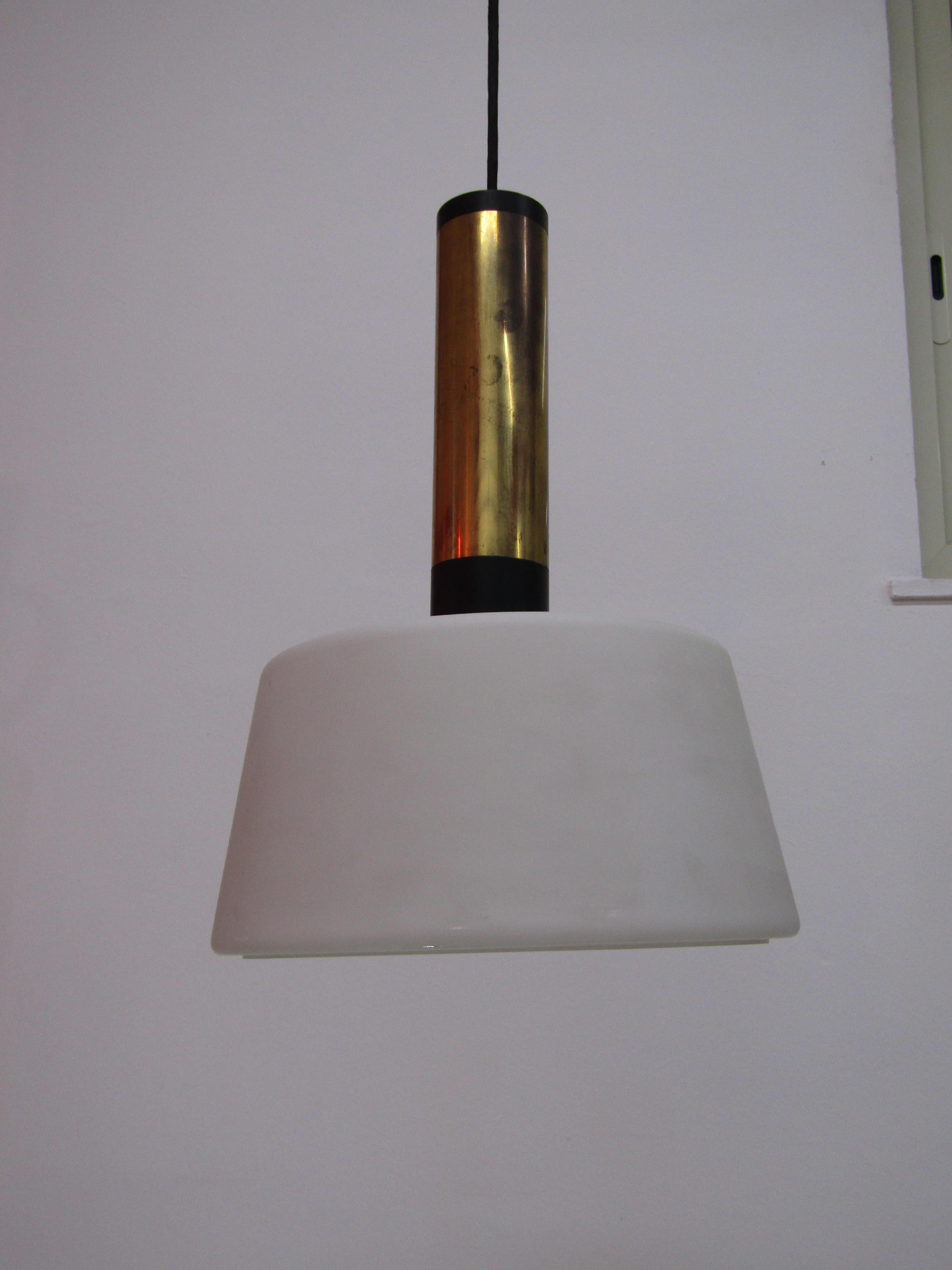 Suspension lamp made by Stilnovo in Italy with a brass structure and  midcentury For Sale 6