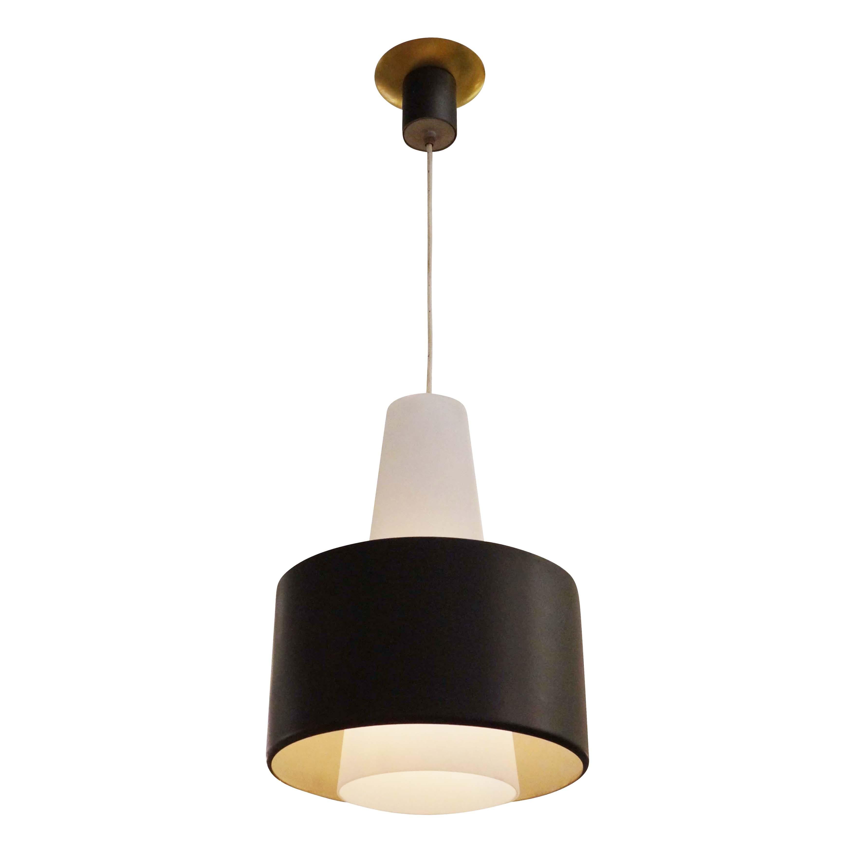 Italian Mid-Century pendant by Stilnovo with a frosted glass diffuser and black and white shade. One light source.

Condition: Excellent vintage condition, minor wear consistent with age and use.

Diameter: 11”

Height: 32” (adjustable) 

Ref#: