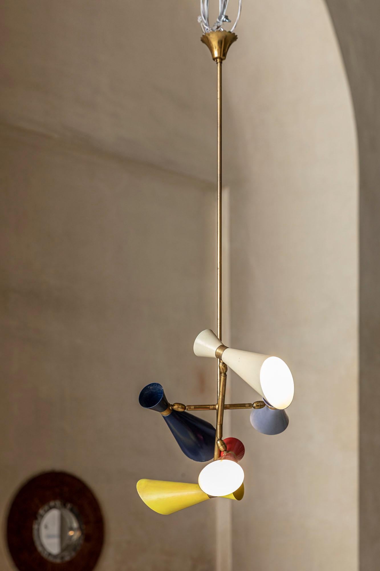Smart Italian midcentury Stilnovo chandelier with 5 multicolored shades.
Original brass patina and original finish, adjustable shades.
 