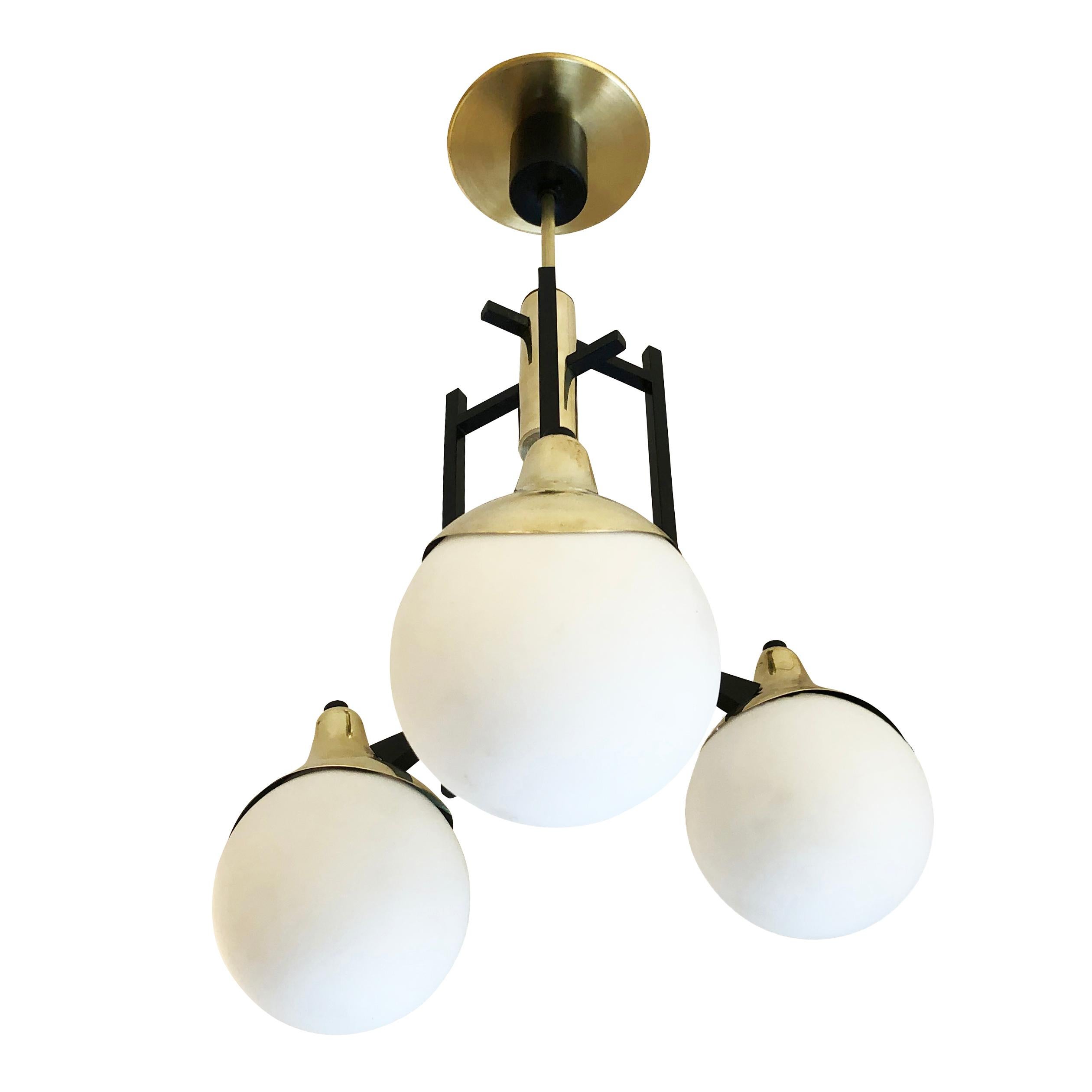 Stilnovo Style pendant with three staggered frosted glass shades mounted on brass cups. Hold three candelabra sockets.

Condition: Excellent vintage condition, minor wear consistent with age and use

Measures: Diameter 14”

Height 27” (Height can be