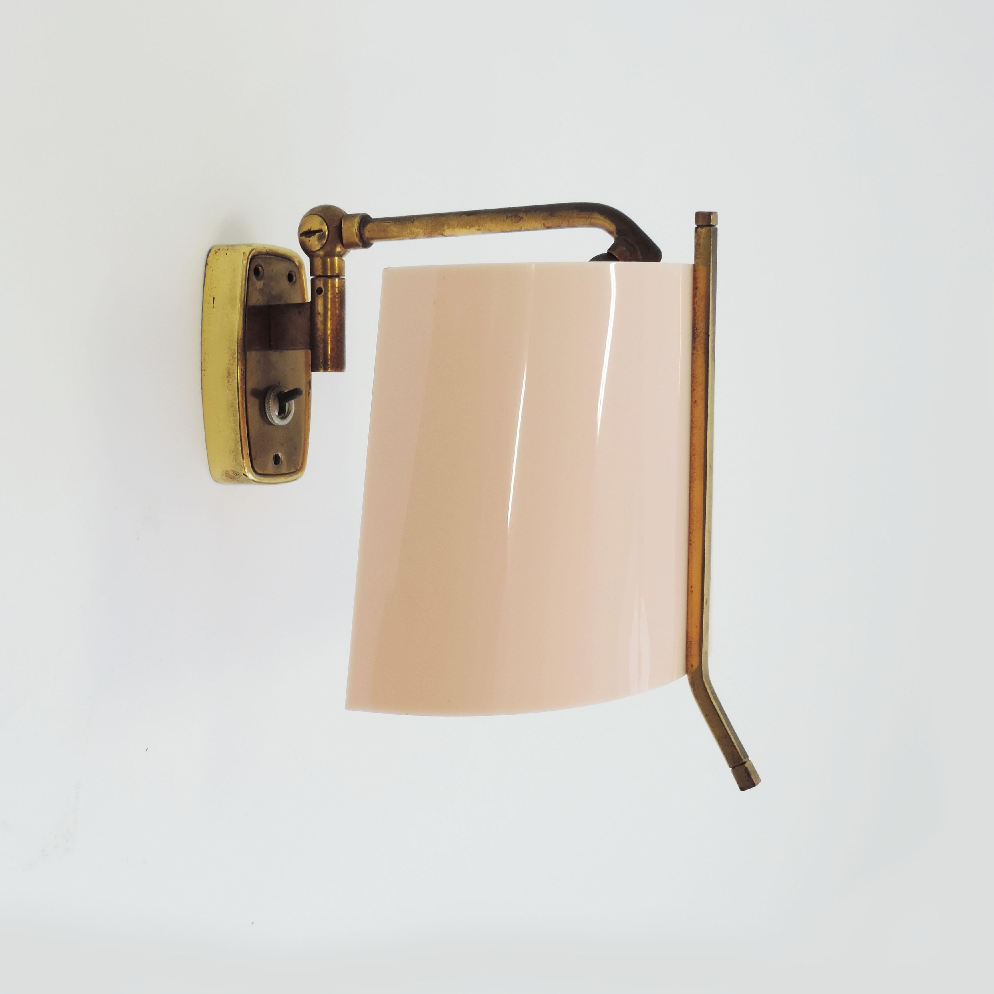 Mid-20th Century Stilnovo 'Pink' Pair of Brass and Plexiglass Wall Lights, Italy, 1950s