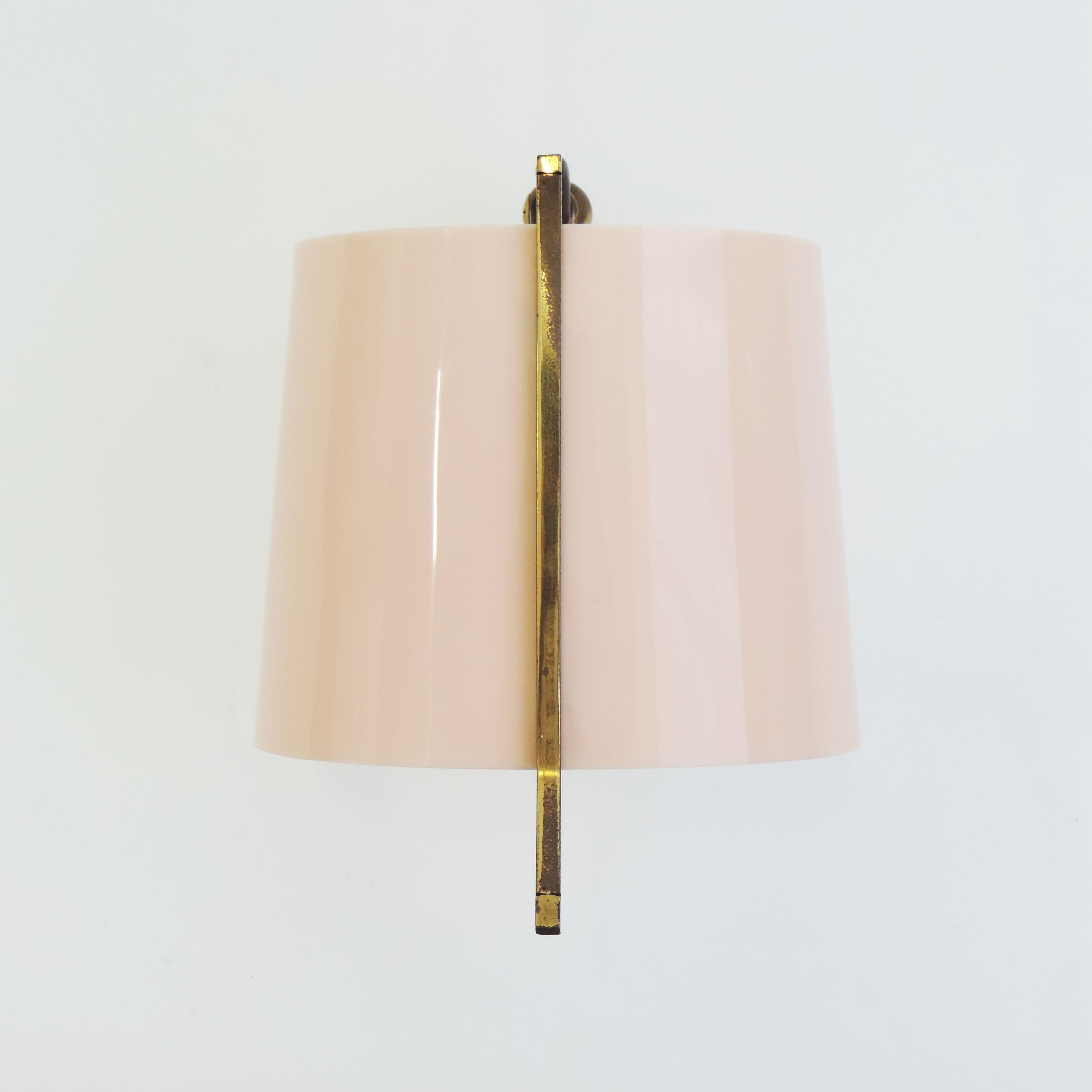 Stilnovo 'Pink' Pair of Brass and Plexiglass Wall Lights, Italy, 1950s 1