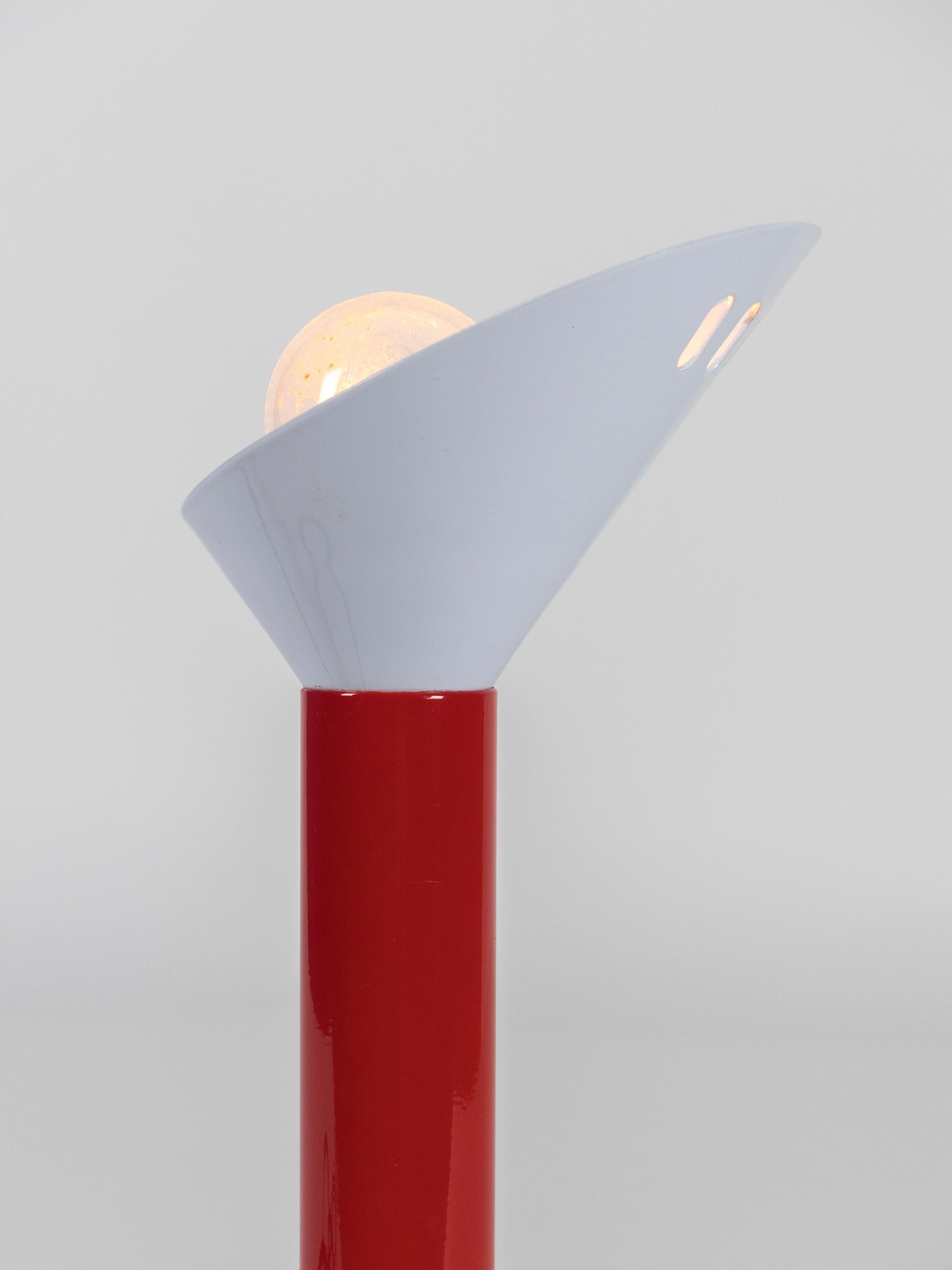 Stilnovo Postmodern Red and White Table Lamp, 1980s In Good Condition For Sale In Milan, Italy