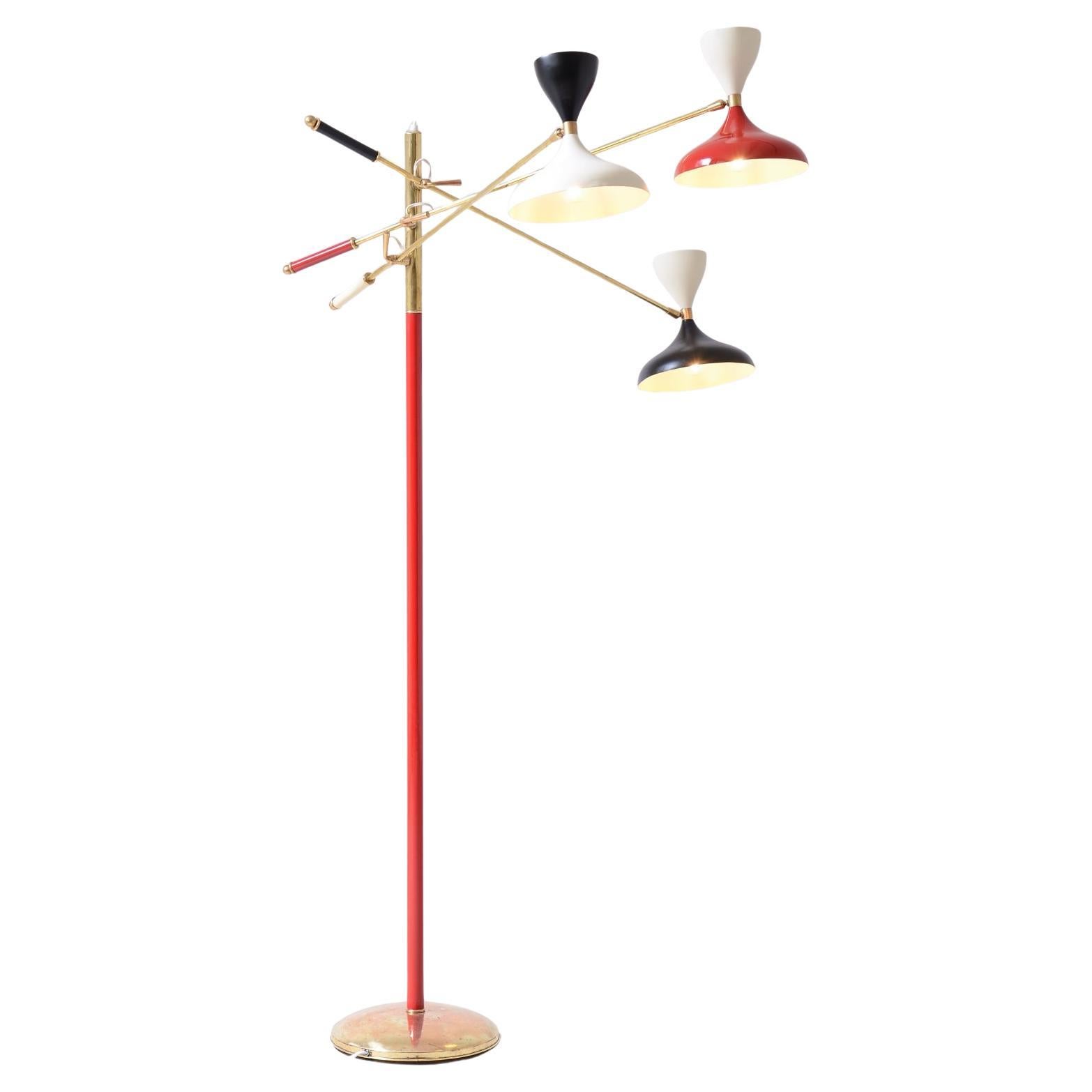 Lampada rara dello Stilnovo con stelo in ottone colorato e tre bracci in vendita