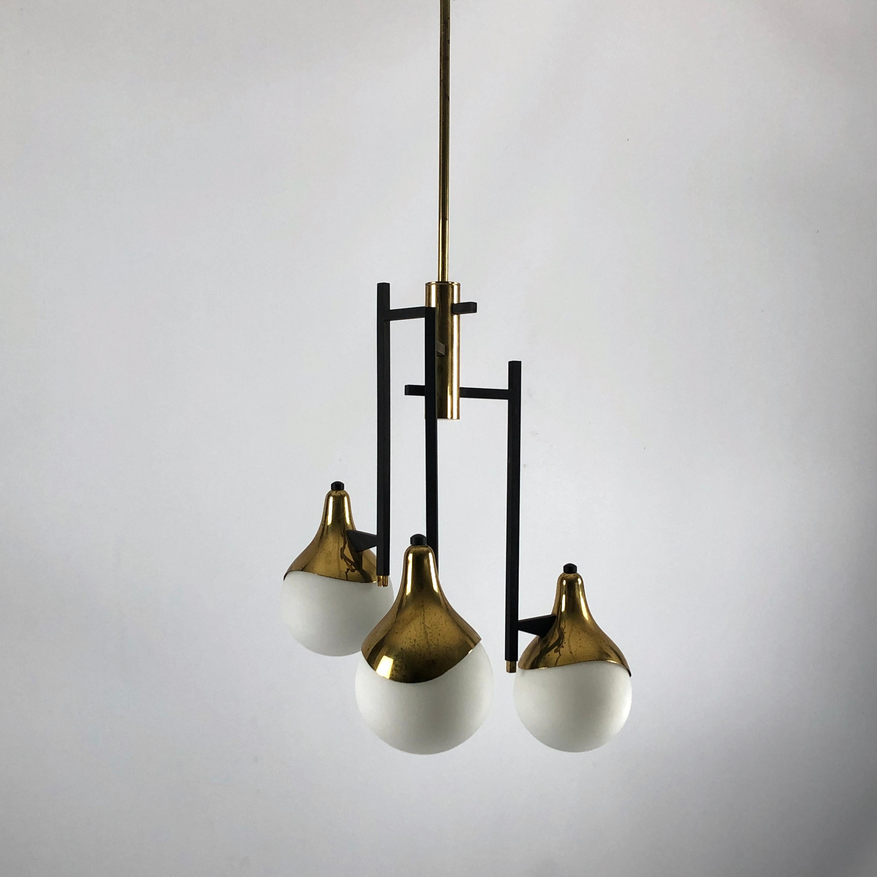 Stilnovo, Rare Mid-Century Three Arms Brass Chandelier In Good Condition In Catania, CT