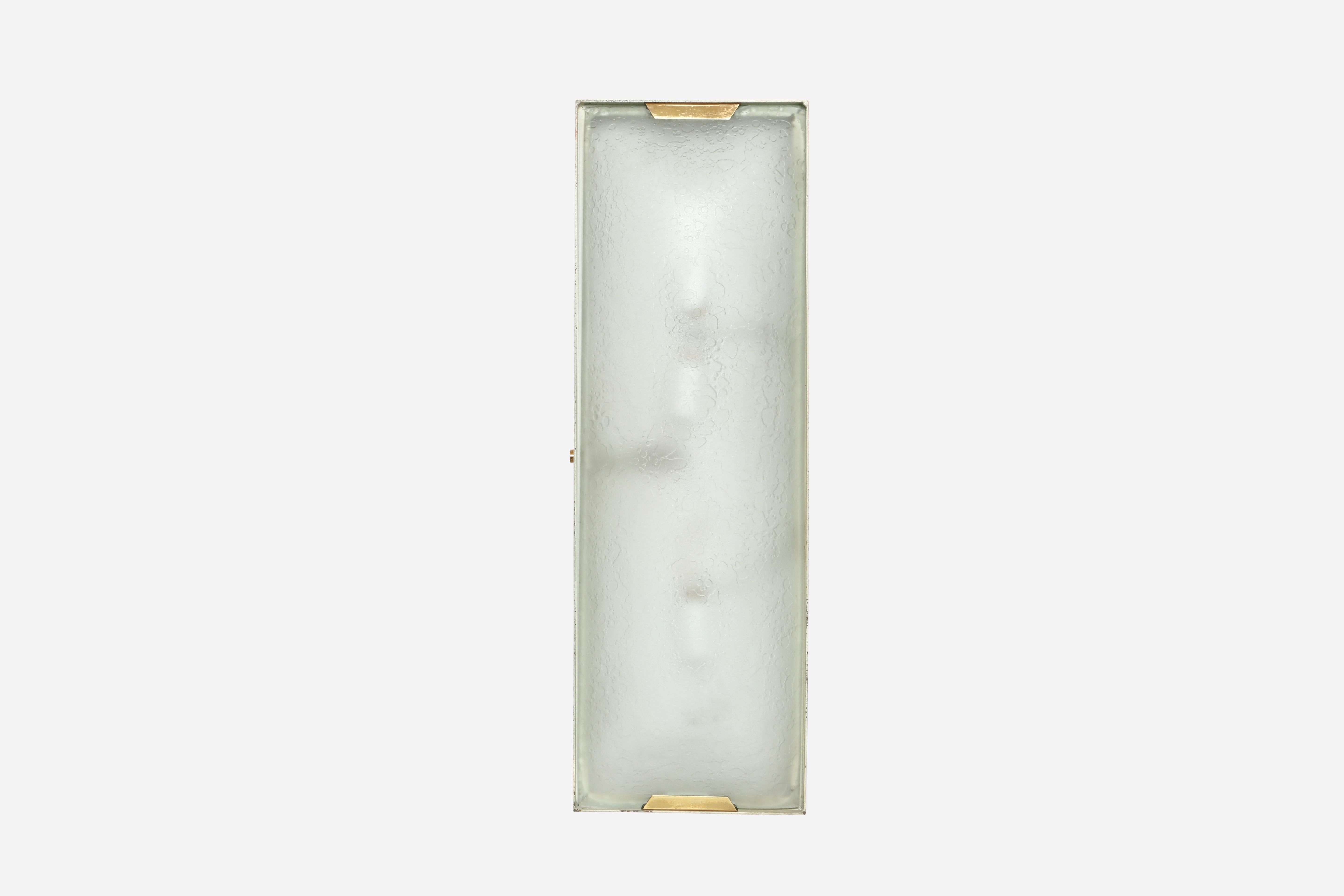 Stilnovo rectangular flush mount ceiling or wall light.
Italy 1960s.
Textured glass, brass, metal.
