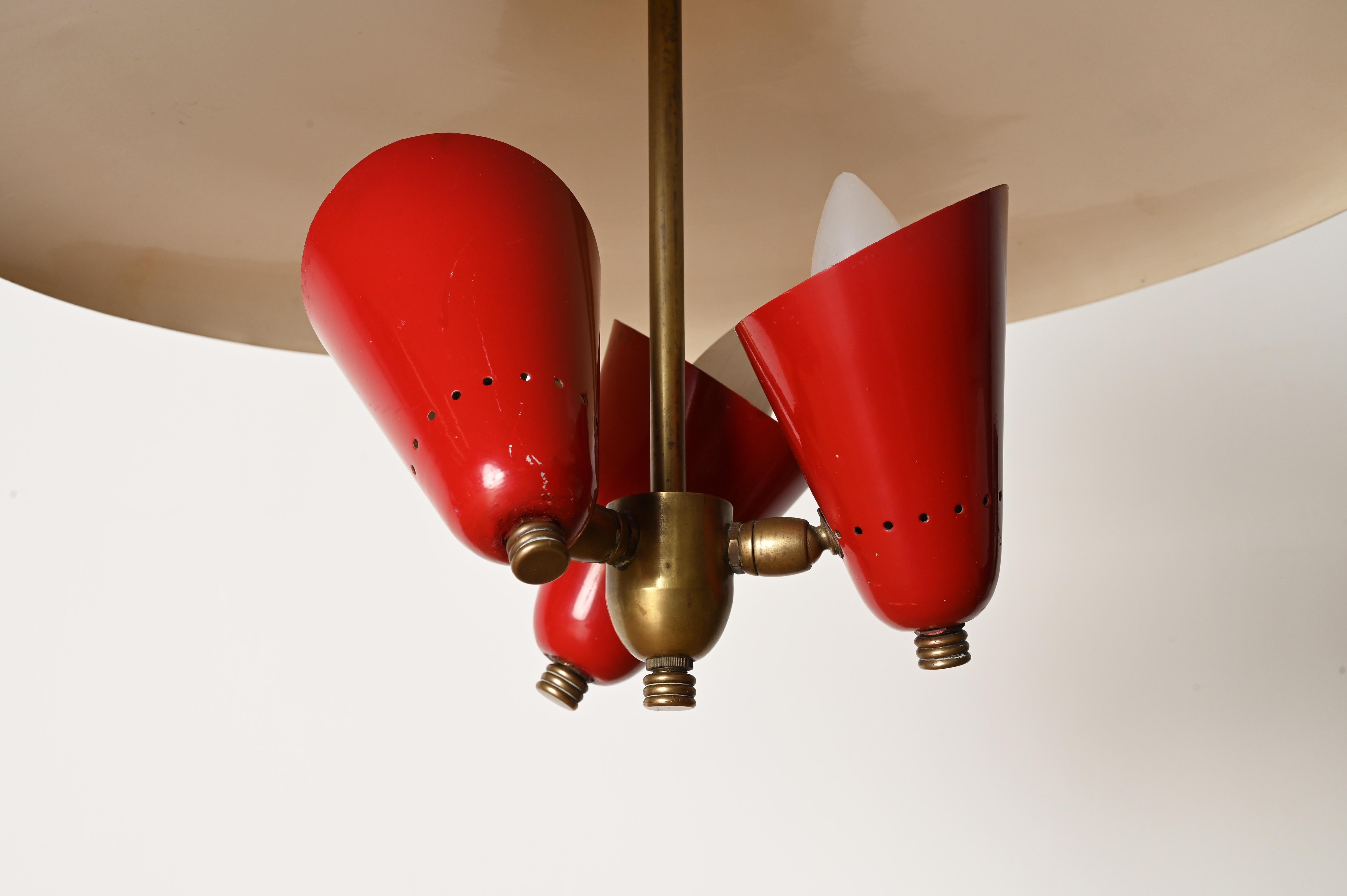Émaillé Lustre italien à 3 lumières en métal émaillé rouge et laiton, années 1950 en vente