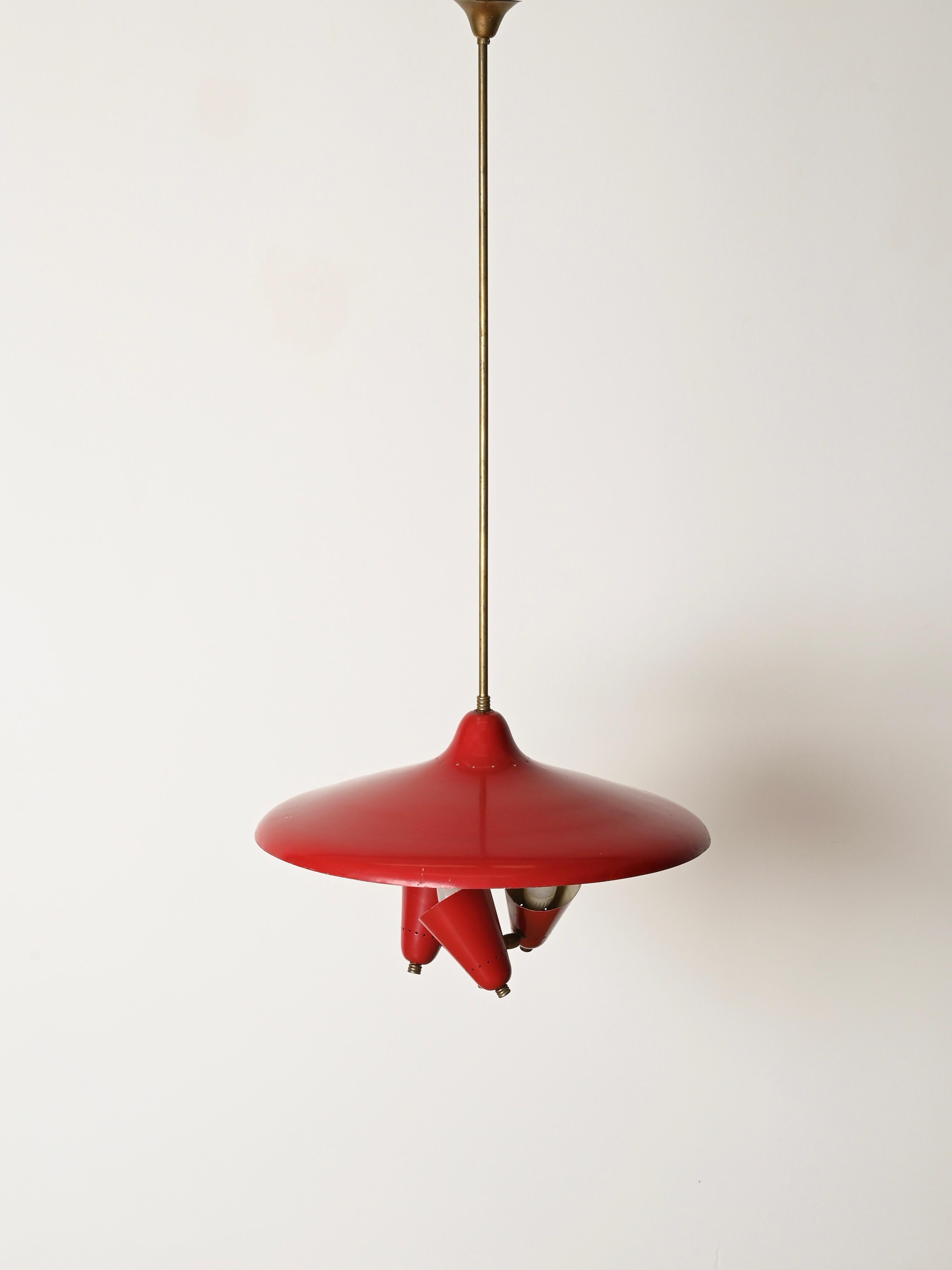 Lustre italien à 3 lumières en métal émaillé rouge et laiton, années 1950 Bon état - En vente à Roma, IT