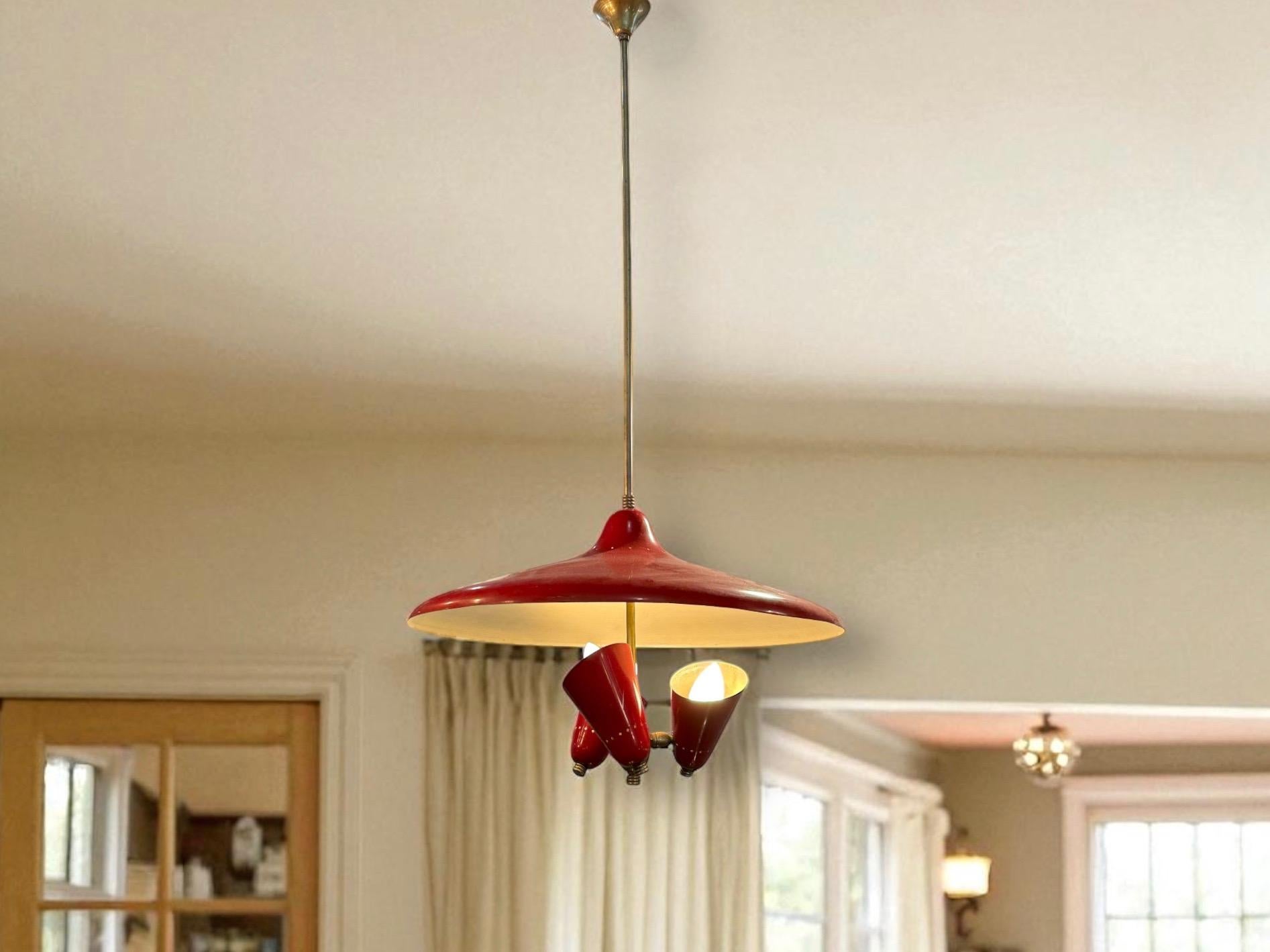 Lustre italien à 3 lumières en métal émaillé rouge et laiton, années 1950 en vente 1
