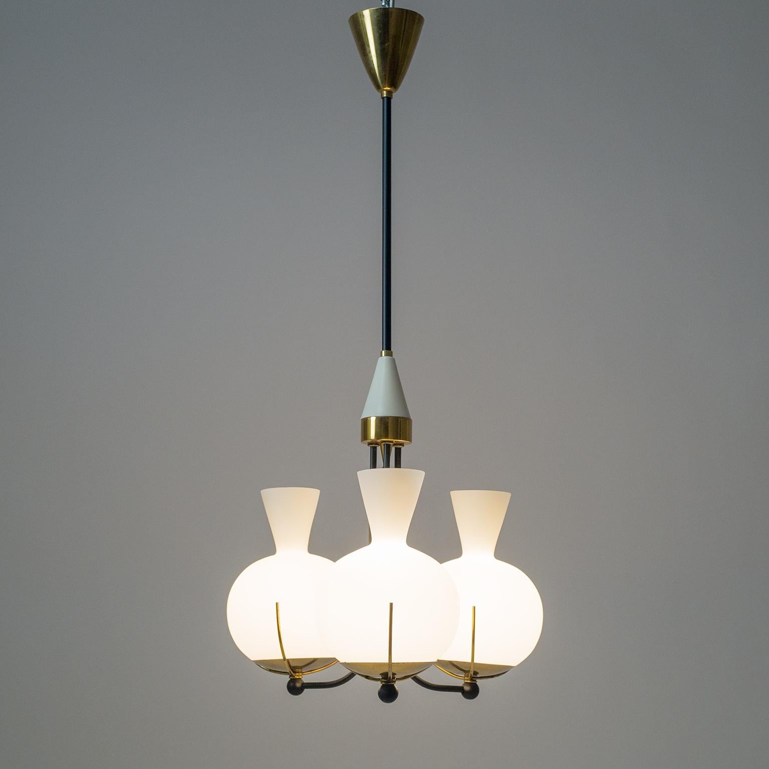 Mid-Century Modern Stilnovo Satin Glass and Brass Chandelier, 1950s