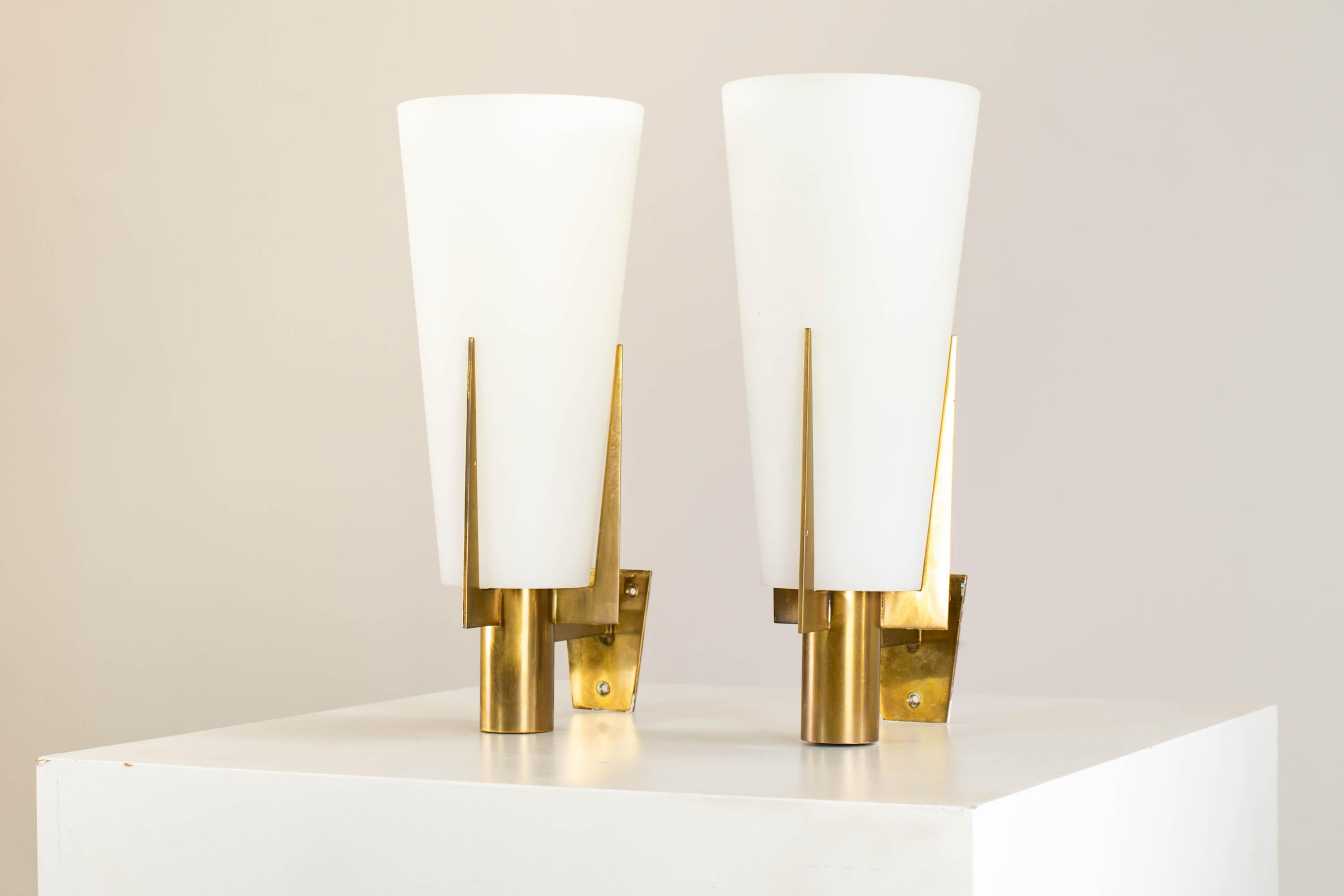 Italian Stilnovo Set of Two Wall Lamps in Brass and Opaline Glass, 1950