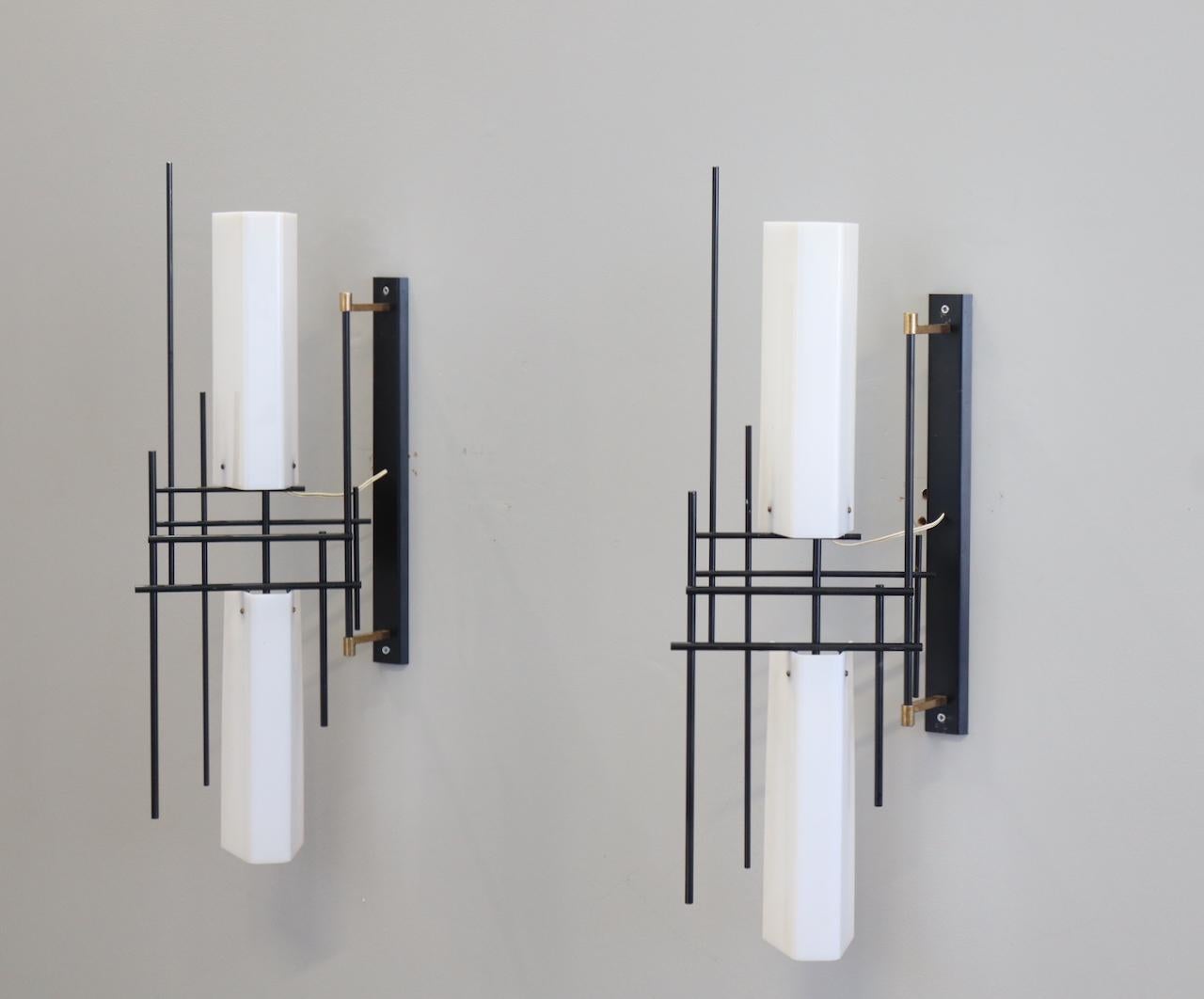 Stilnovo Signé  Grande lampe murale réglable, années 1950 Disponible en quatre exemplaires 1