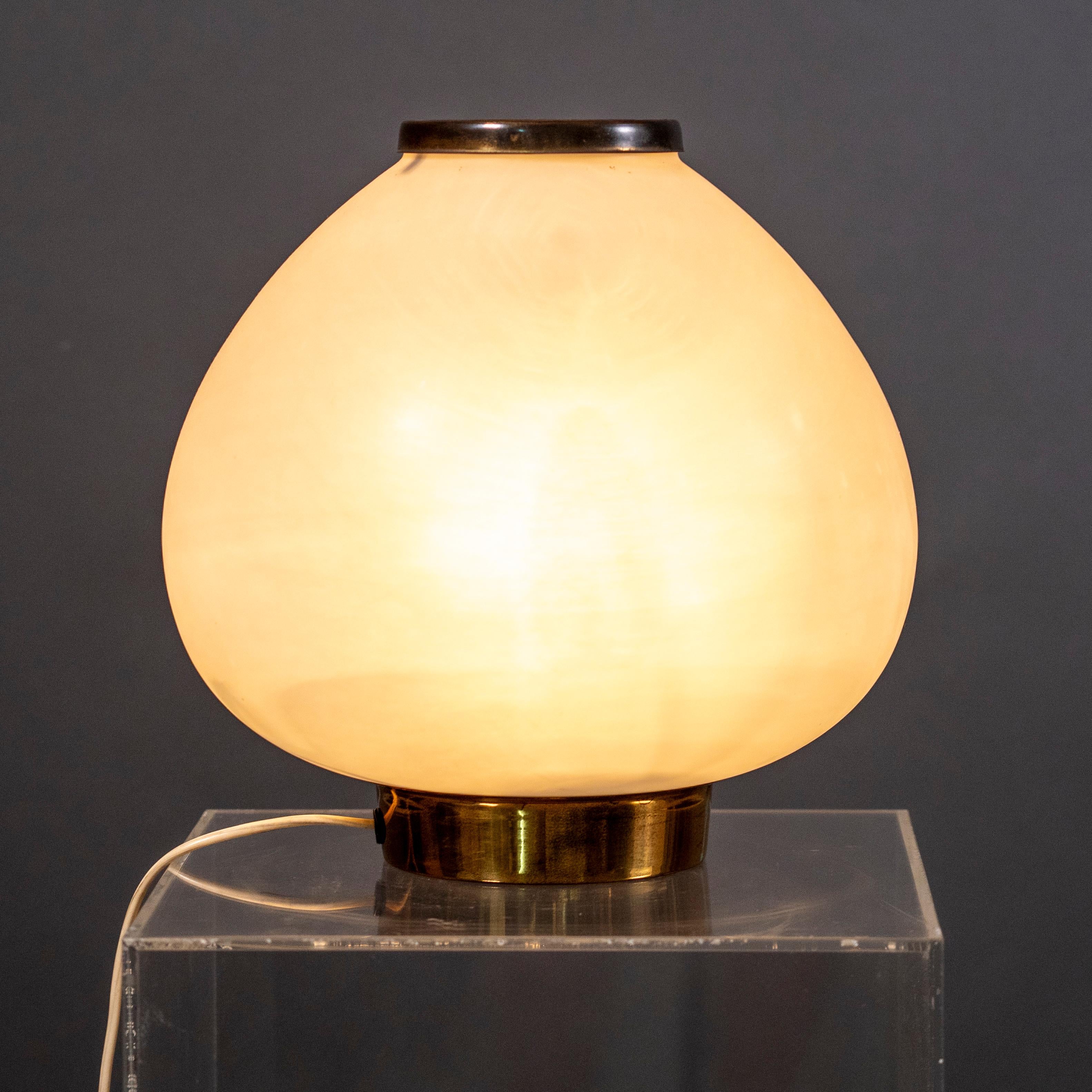Stilnovo-Tischlampe aus signiertem Glas, 1960er Jahre im Angebot 10